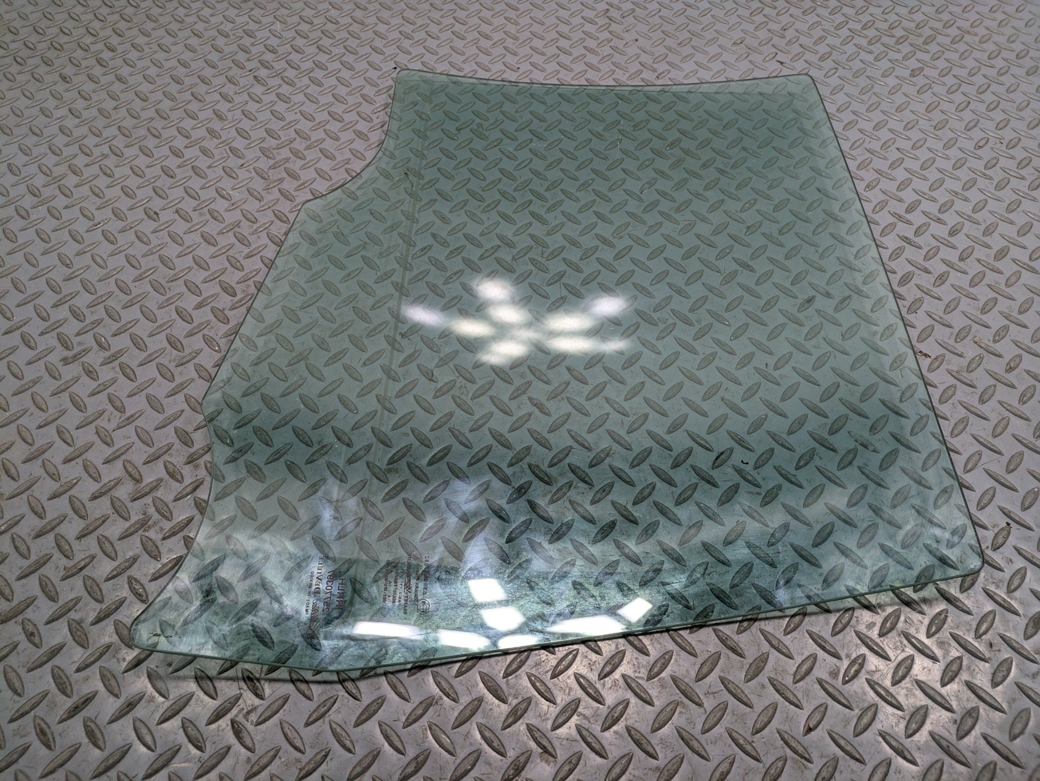 2000 - 2005 CADILLAC DEVILLE OEM DOOR WINDOW GLASS REAR LEFT DRIVER SIDE