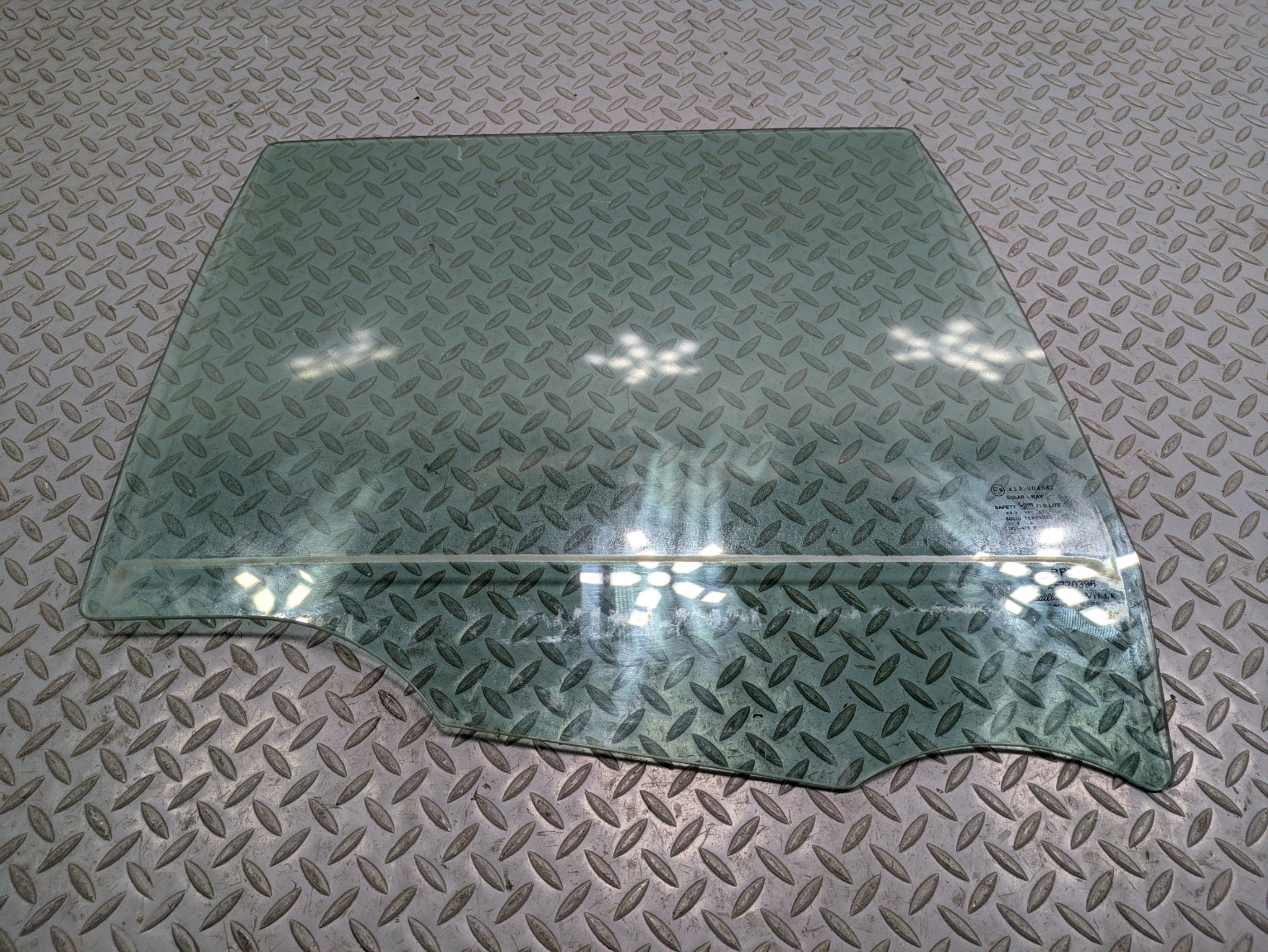 2000 - 2005 CADILLAC DEVILLE OEM DOOR WINDOW GLASS REAR RIGHT PASSENGER SIDE