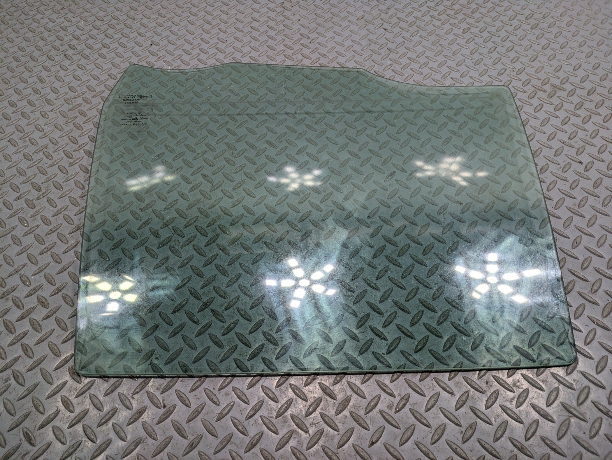 2000 - 2005 CADILLAC DEVILLE OEM DOOR WINDOW GLASS REAR RIGHT PASSENGER SIDE