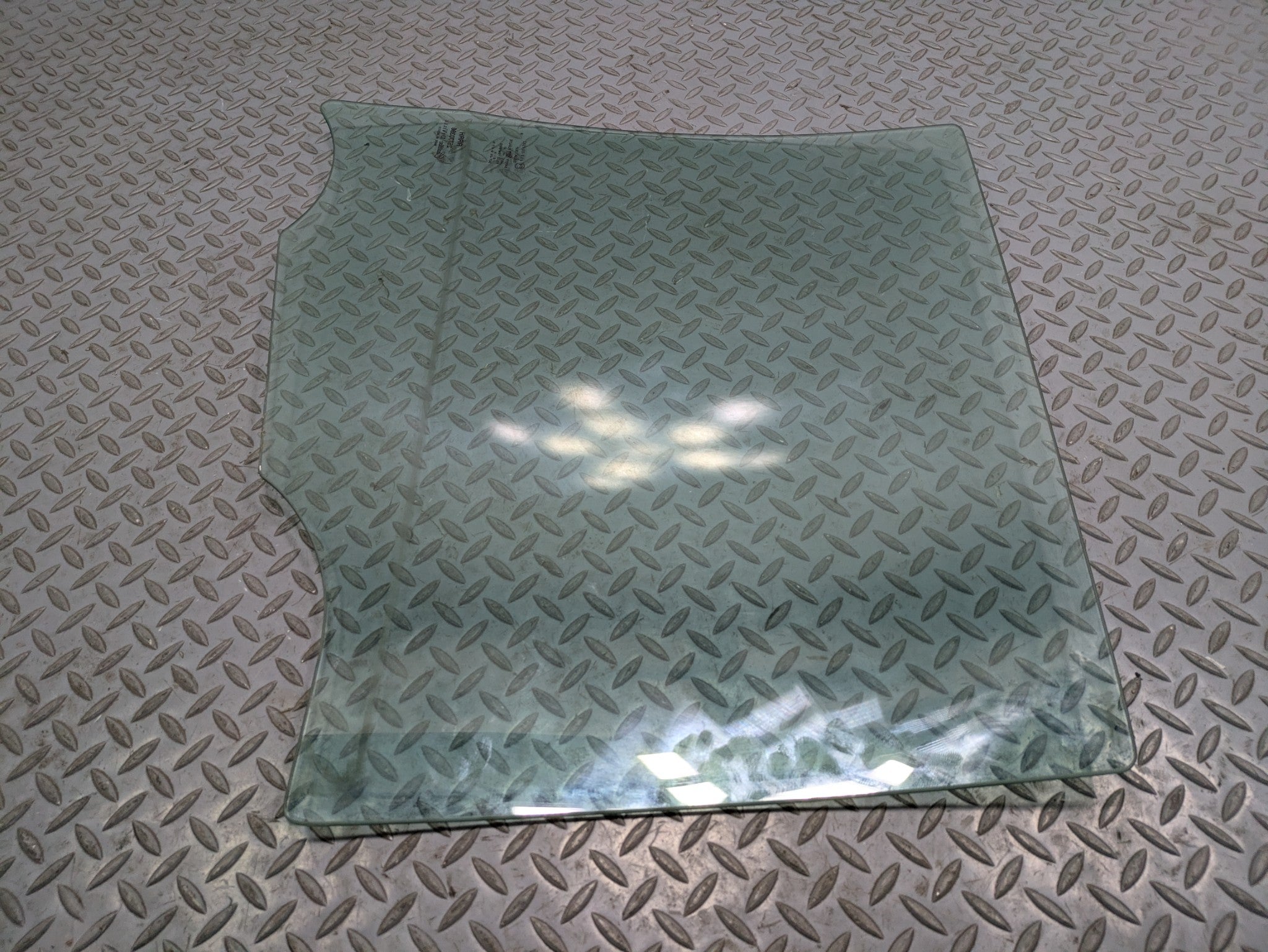 2000 - 2005 CADILLAC DEVILLE OEM DOOR WINDOW GLASS REAR RIGHT PASSENGER SIDE