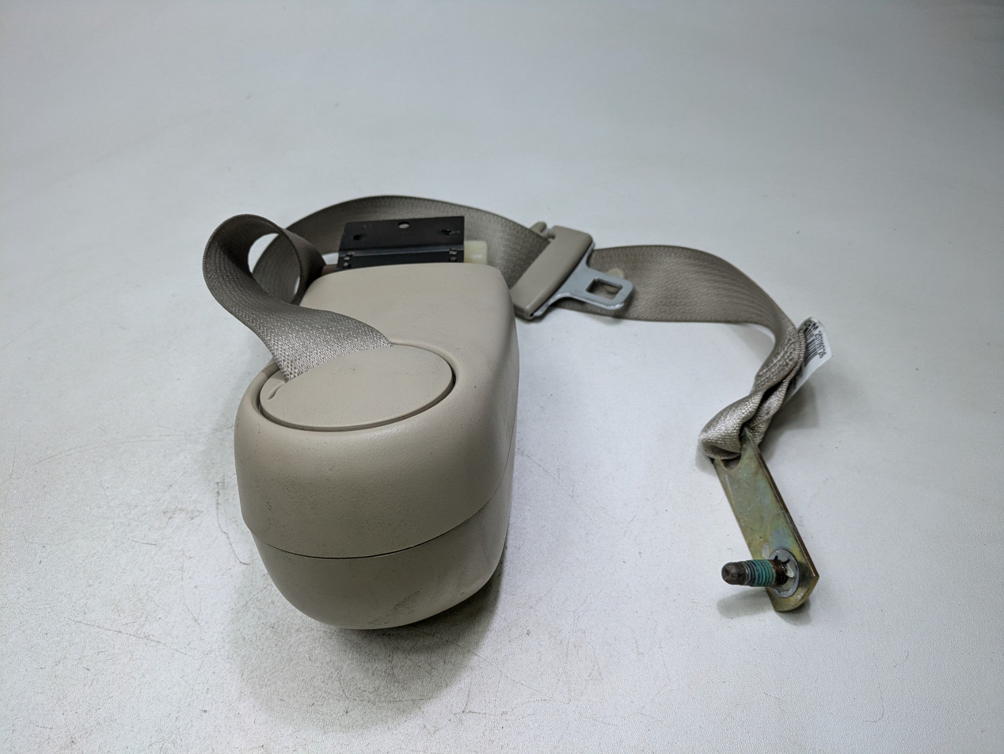 2000 - 2005 CADILLAC DEVILLE OEM SEAT BELT RETRACTOR REAR RIGHT PASSENGER SIDE