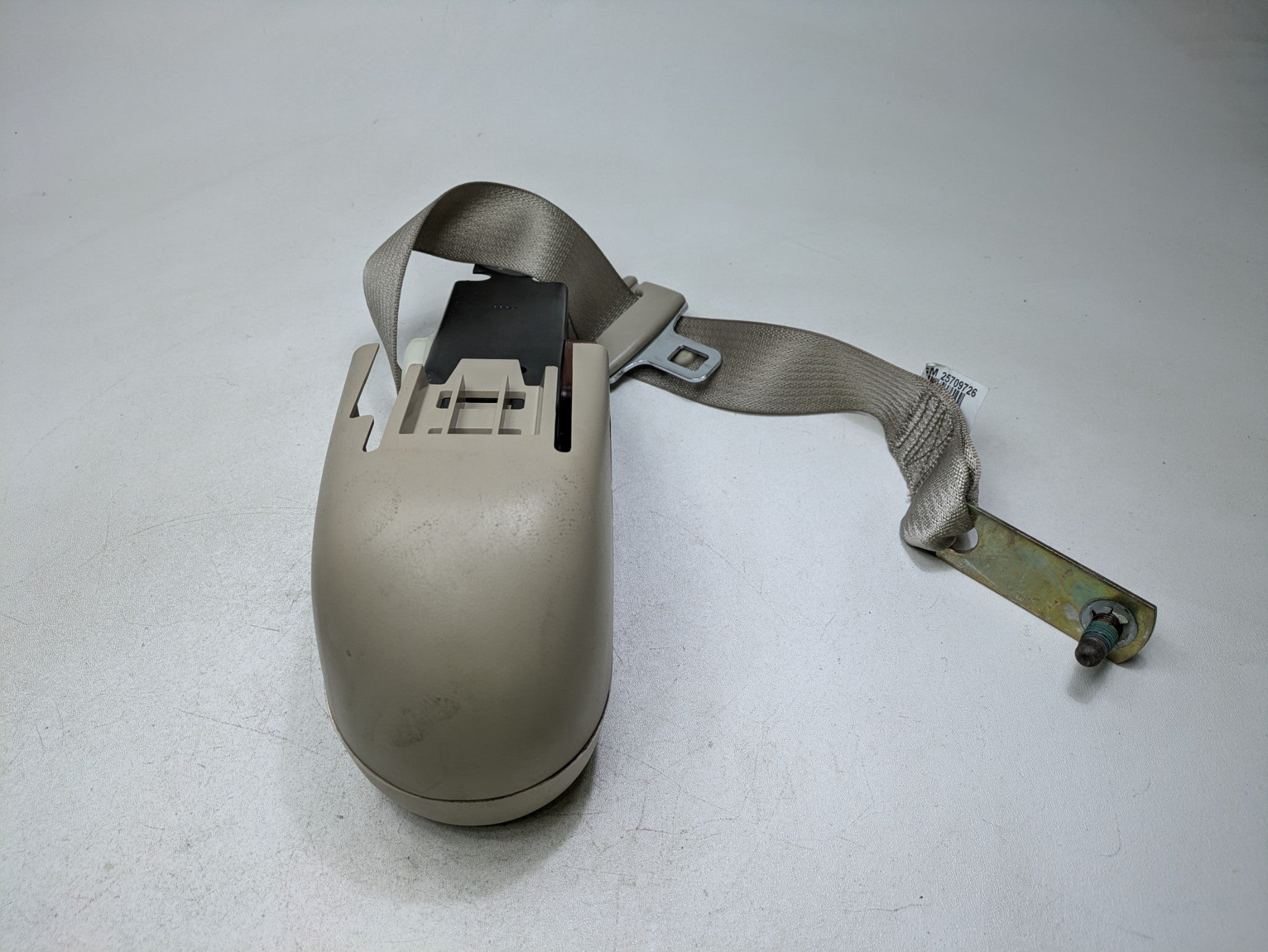 2000 - 2005 CADILLAC DEVILLE OEM SEAT BELT RETRACTOR REAR RIGHT PASSENGER SIDE
