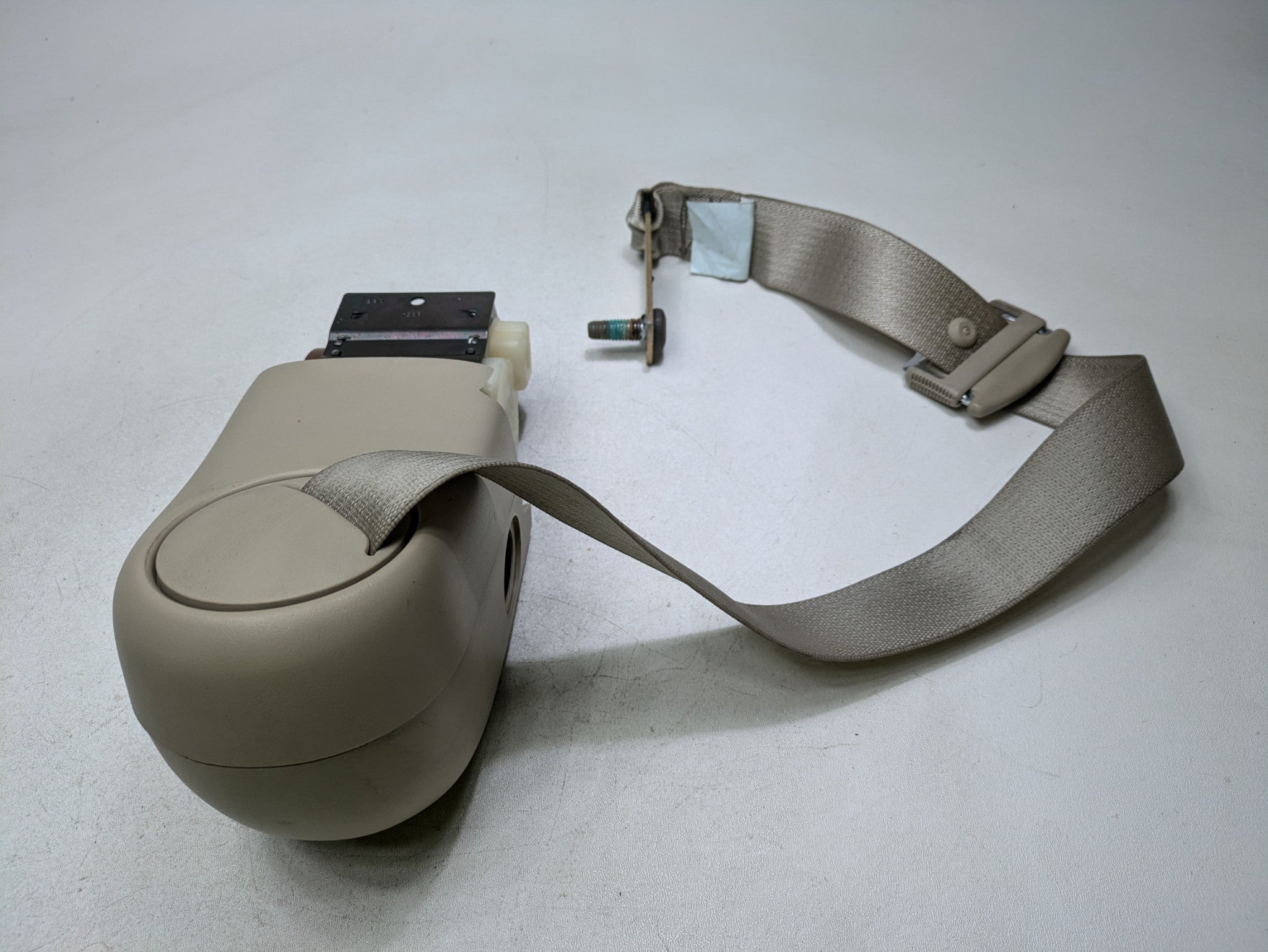 2000 - 2005 CADILLAC DEVILLE OEM SEAT BELT RETRACTOR REAR LEFT DRIVER SIDE
