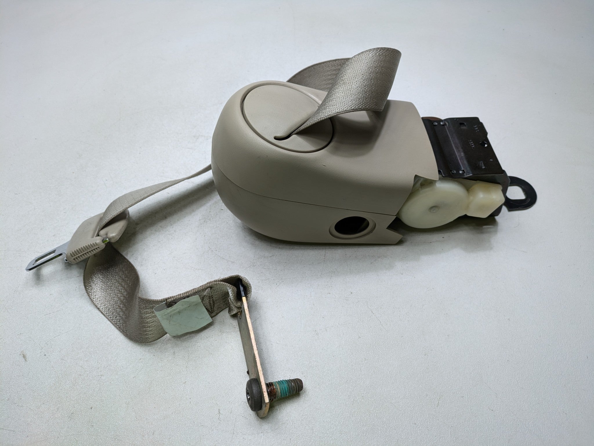 2000 - 2005 CADILLAC DEVILLE OEM SEAT BELT RETRACTOR REAR LEFT DRIVER SIDE