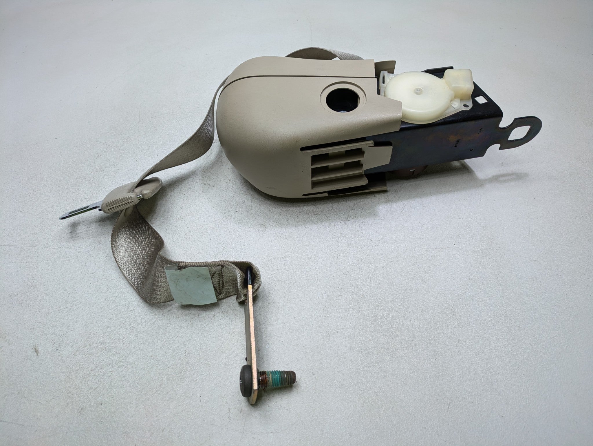 2000 - 2005 CADILLAC DEVILLE OEM SEAT BELT RETRACTOR REAR LEFT DRIVER SIDE