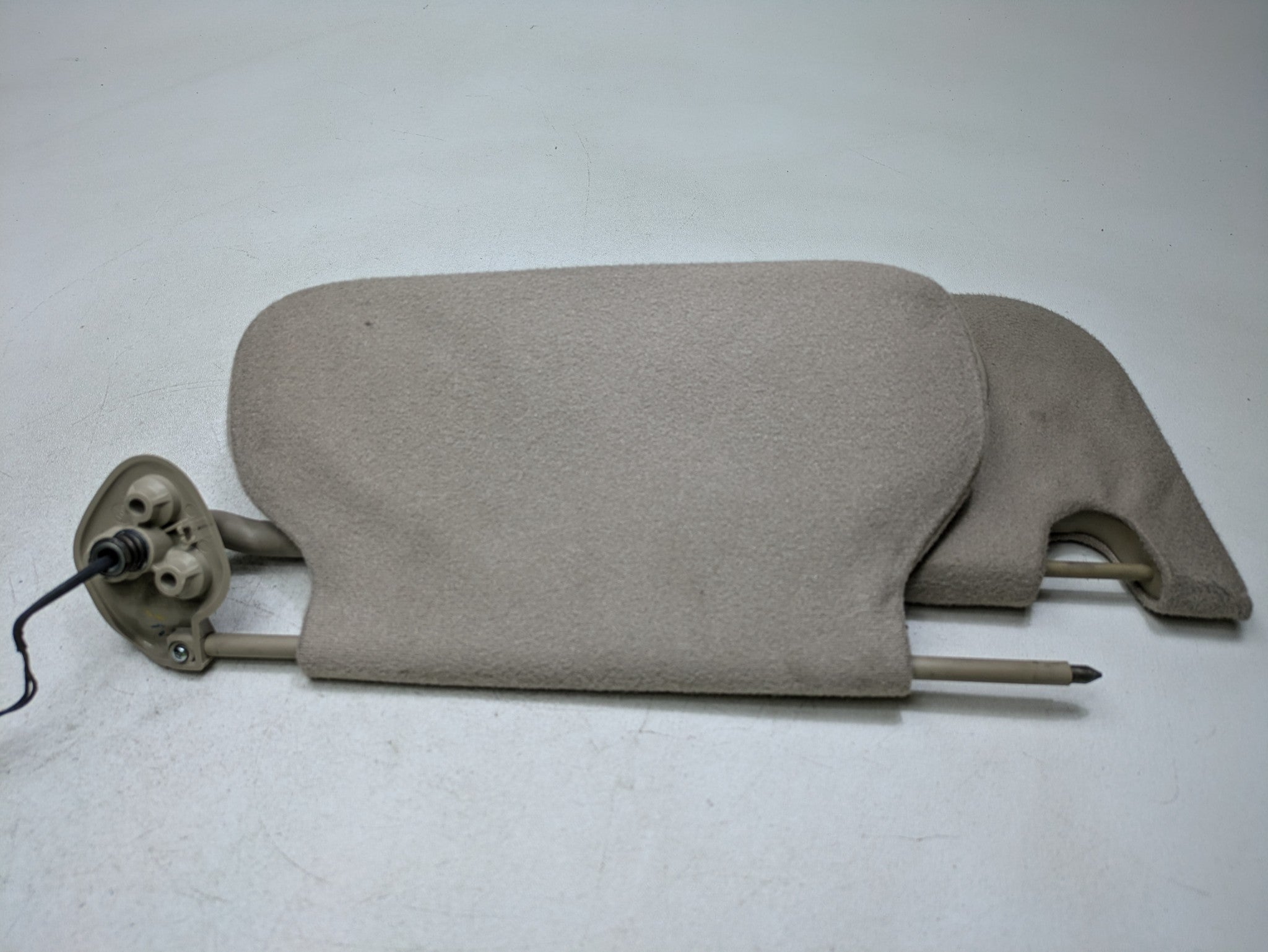 2000 - 2005 CADILLAC DEVILLE OEM SUN VISOR INTERIOR UPPER ROOF FRONT RIGHT SIDE
