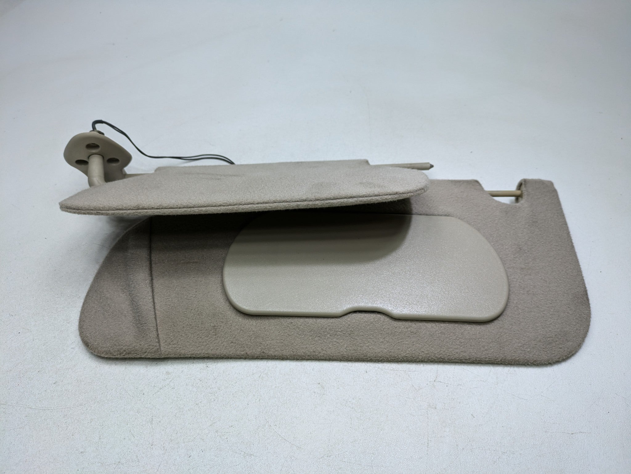 2000 - 2005 CADILLAC DEVILLE OEM SUN VISOR INTERIOR UPPER ROOF FRONT LEFT SIDE