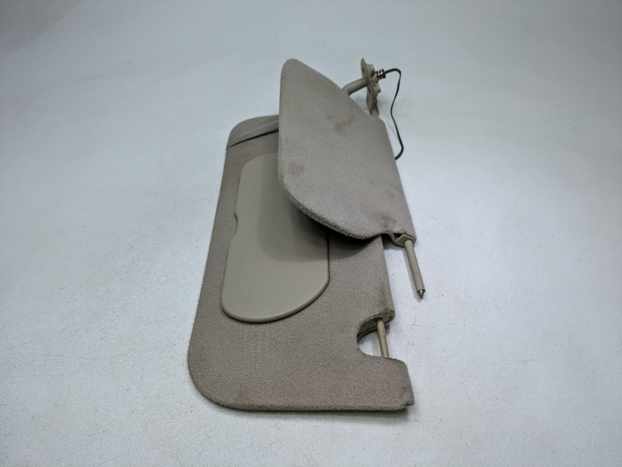 2000 - 2005 CADILLAC DEVILLE OEM SUN VISOR INTERIOR UPPER ROOF FRONT LEFT SIDE