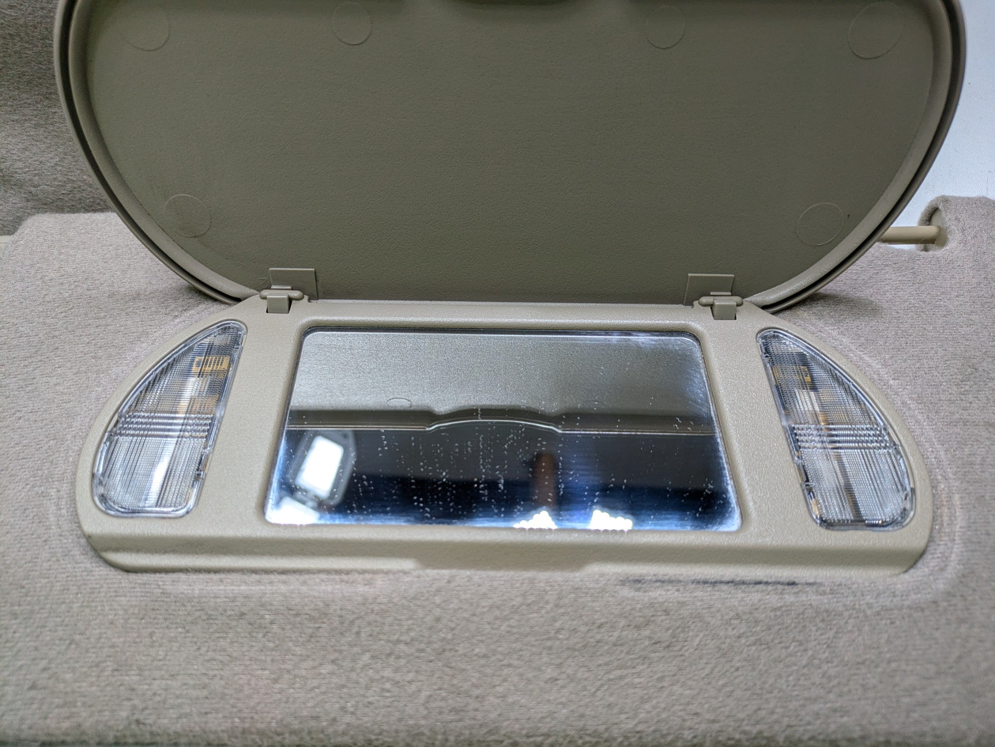 2000 - 2005 CADILLAC DEVILLE OEM SUN VISOR INTERIOR UPPER ROOF FRONT LEFT SIDE