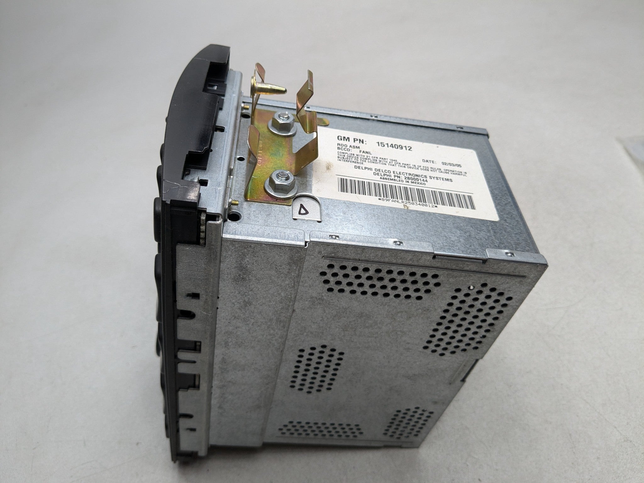 00 - 05 CADILLAC DEVILLE OEM RADIO STEREO RECEIVER UNIT AUDIO VISUAL EQUIPMENT