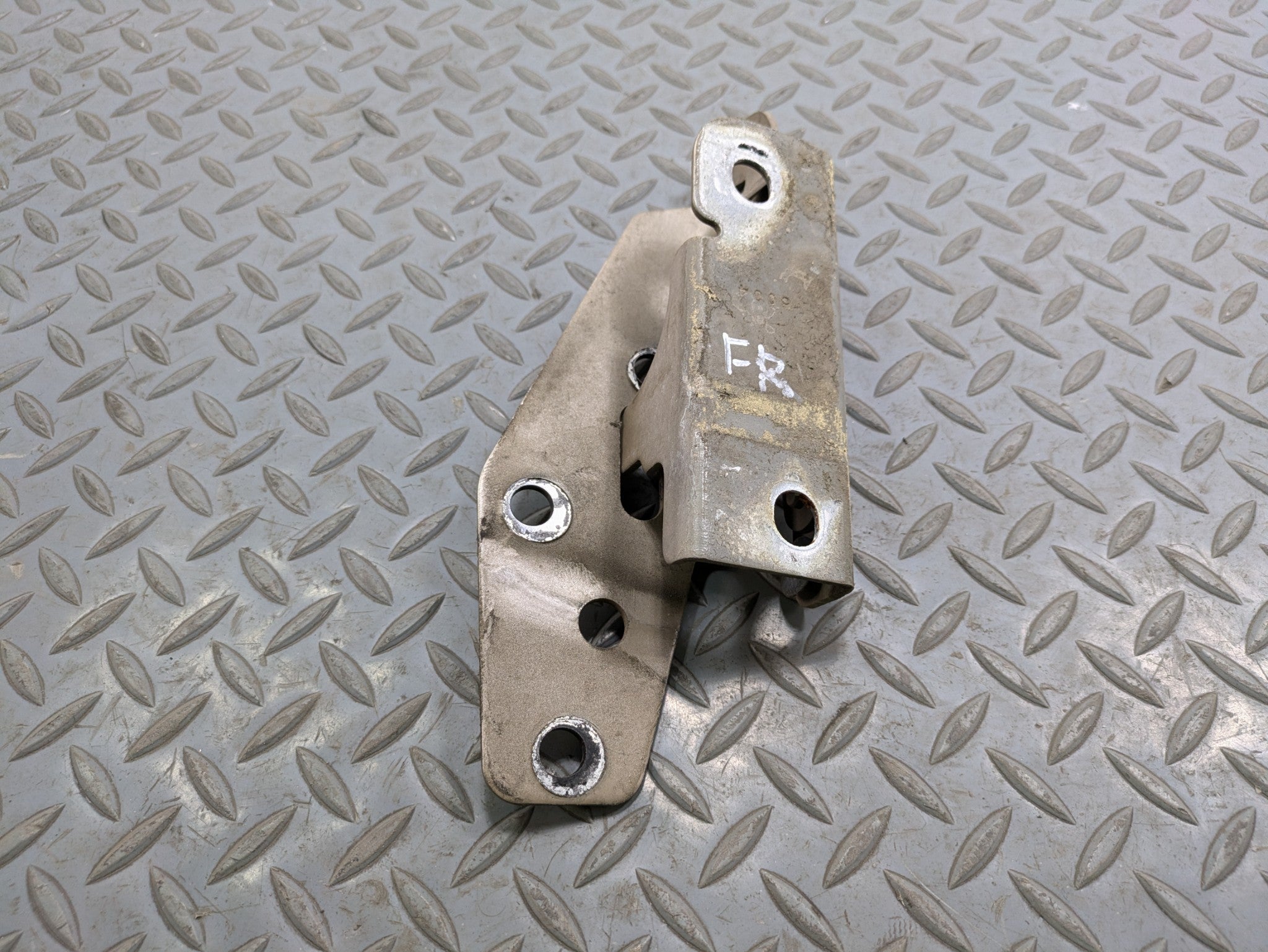 2000 - 2005 CADILLAC DEVILLE OEM HOOD HINGE SUPPORT BRACKET FRONT RIGHT SIDE