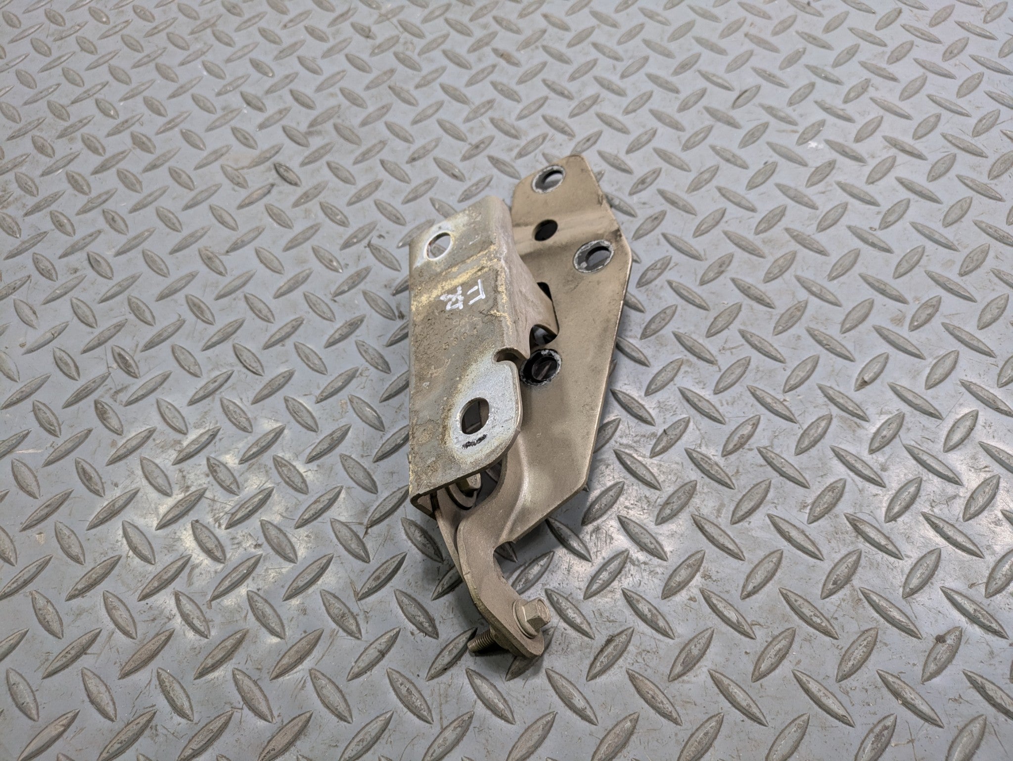 2000 - 2005 CADILLAC DEVILLE OEM HOOD HINGE SUPPORT BRACKET FRONT RIGHT SIDE