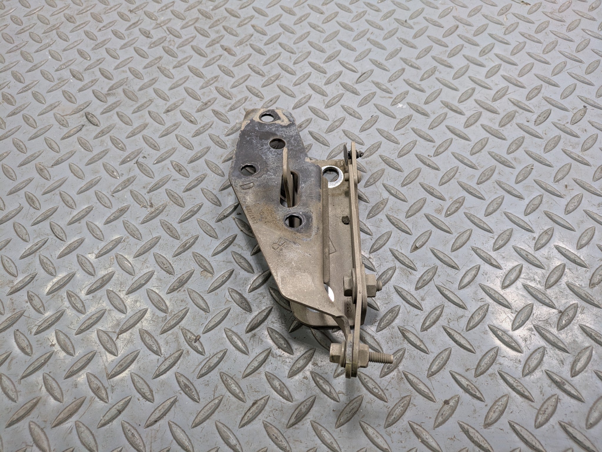2000 - 2005 CADILLAC DEVILLE OEM HOOD HINGE SUPPORT BRACKET FRONT RIGHT SIDE