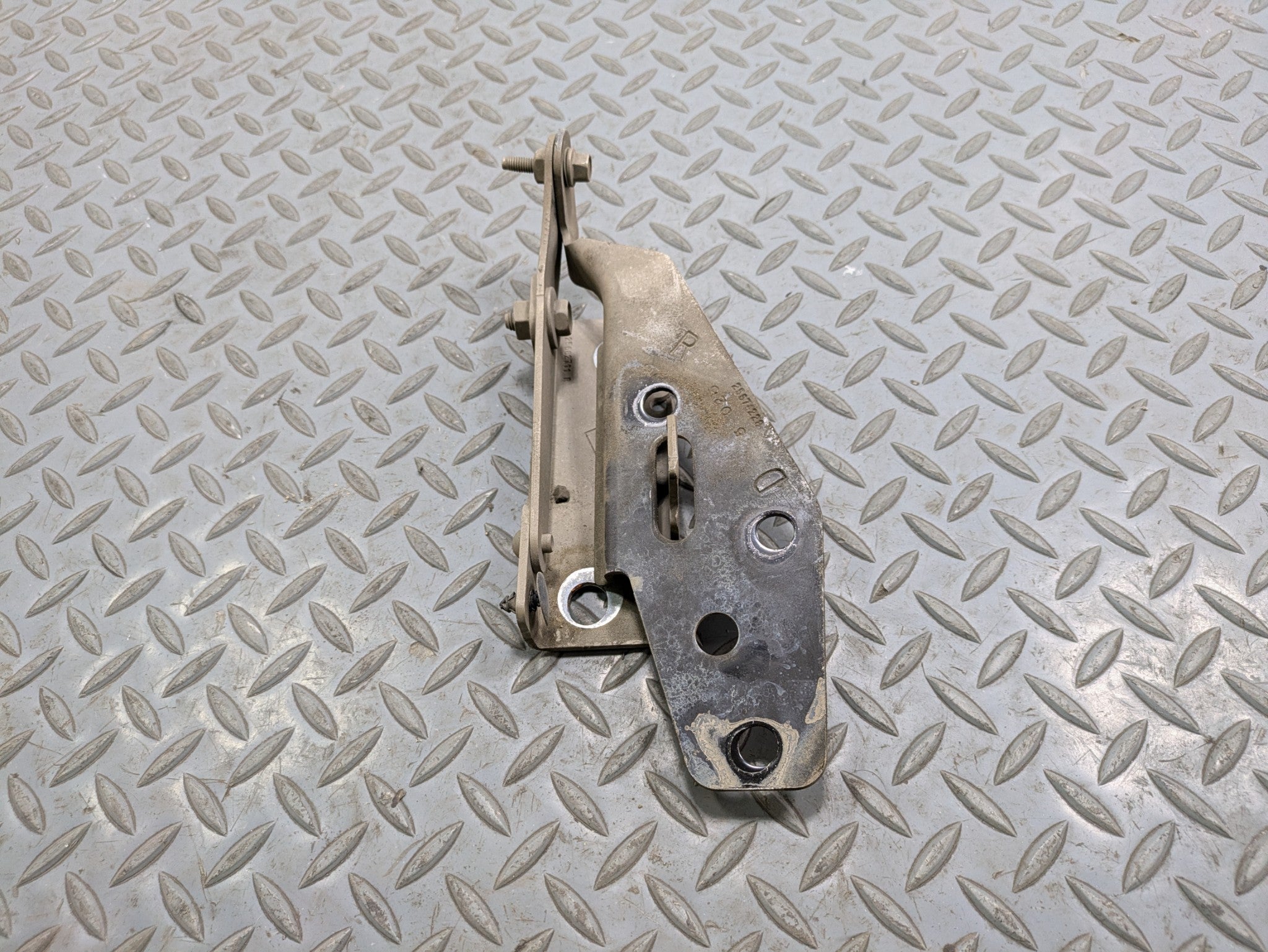 2000 - 2005 CADILLAC DEVILLE OEM HOOD HINGE SUPPORT BRACKET FRONT RIGHT SIDE
