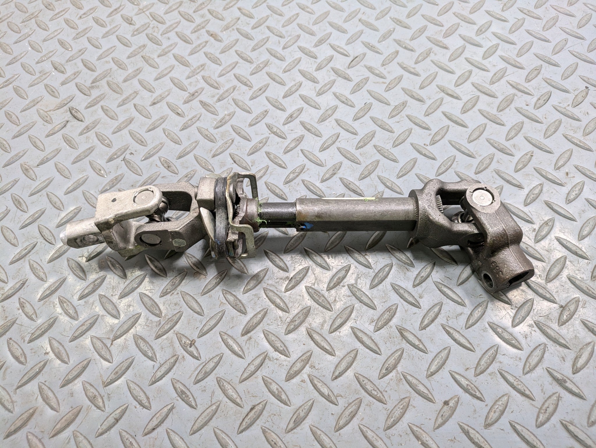 00 - 05 CADILLAC DEVILLE OEM STEERING COLUMN INTERMEDIATE JOINT SHAFT ASSEMBLY