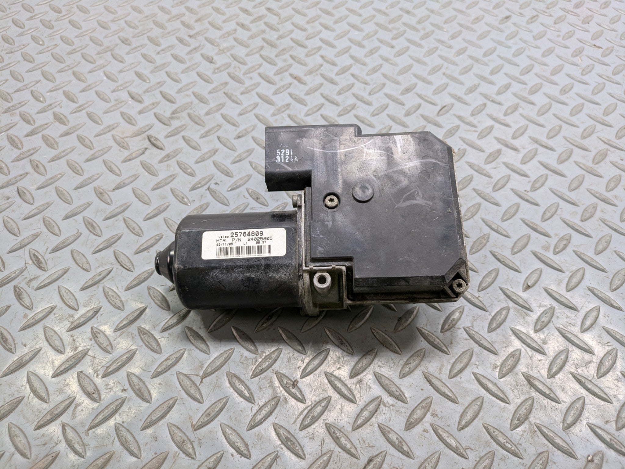 00 - 05 CADILLAC DEVILLE OEM WIPER MOTOR FRONT WINDSHIELD WASHER WITHOUT LINKAGE