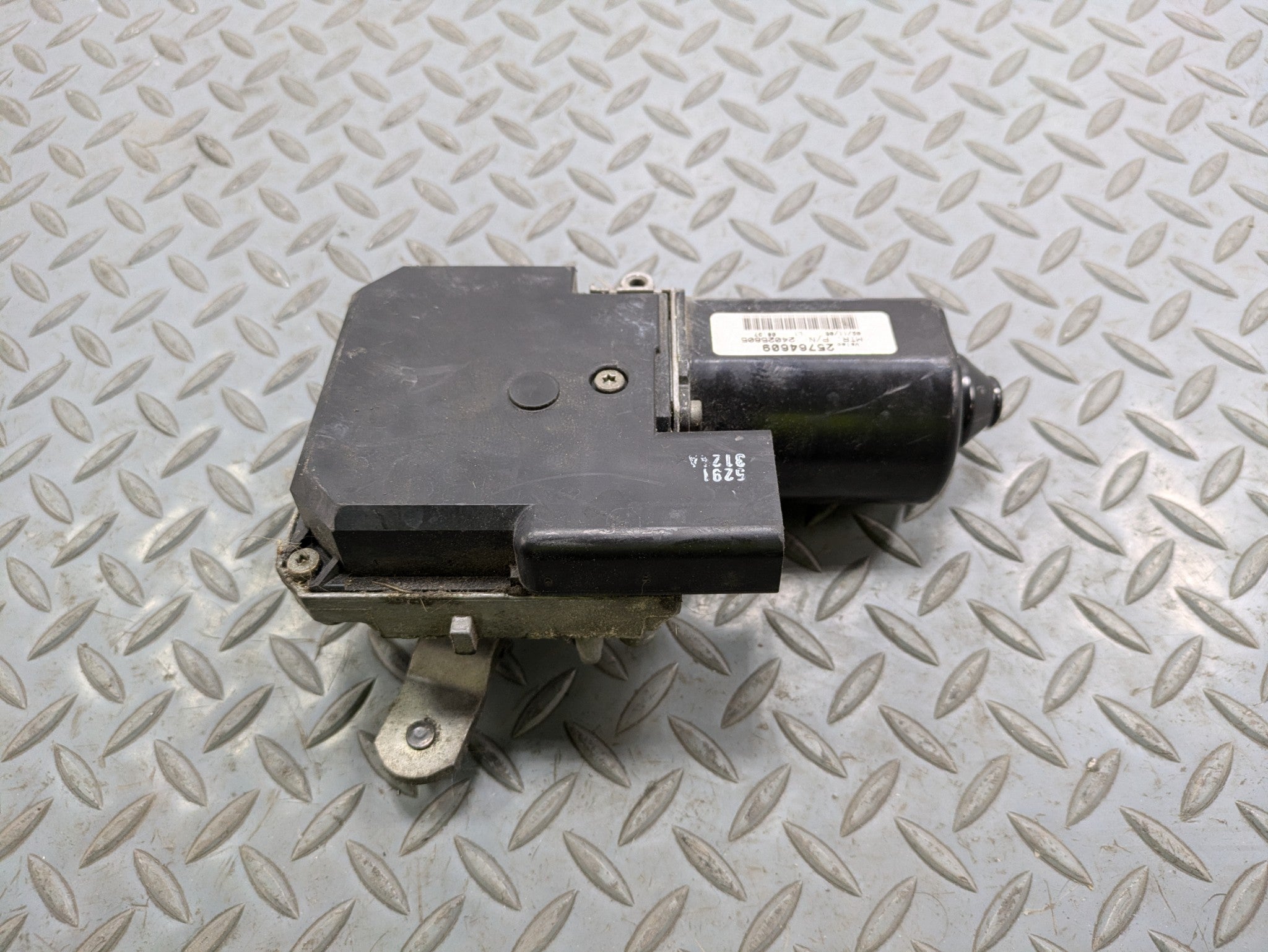 00 - 05 CADILLAC DEVILLE OEM WIPER MOTOR FRONT WINDSHIELD WASHER WITHOUT LINKAGE