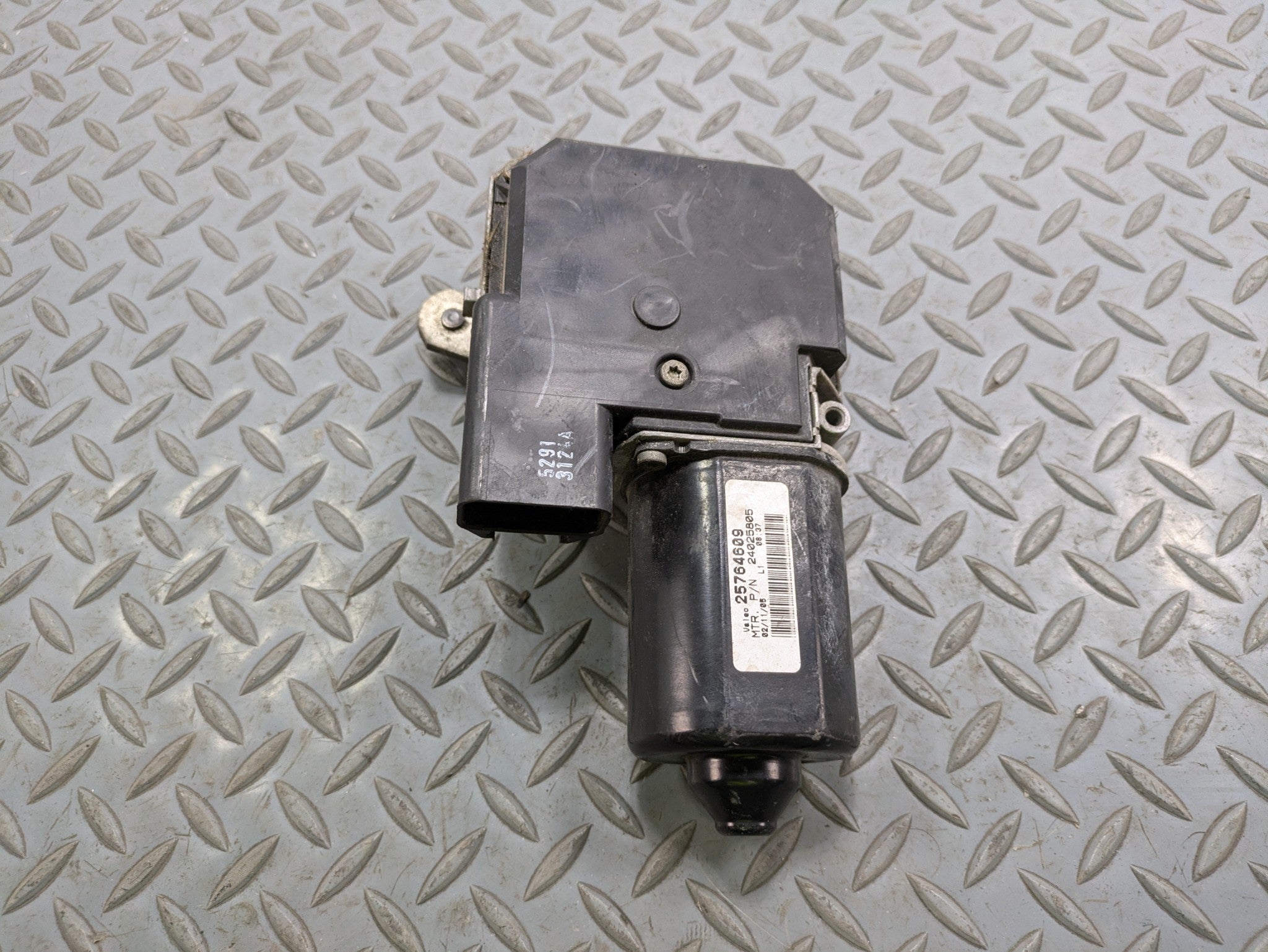 00 - 05 CADILLAC DEVILLE OEM WIPER MOTOR FRONT WINDSHIELD WASHER WITHOUT LINKAGE