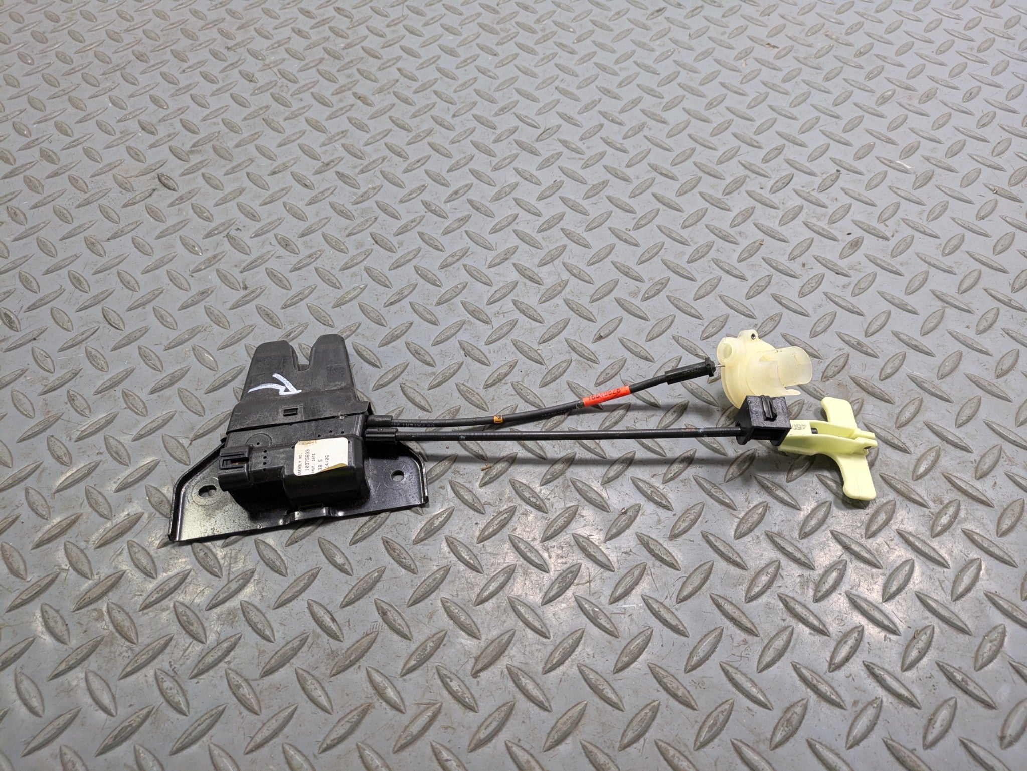 00 - 05 CADILLAC DEVILLE OEM LID LATCH REAR TRUNK LIFTGATE LOCK RELEASE ACTUATOR