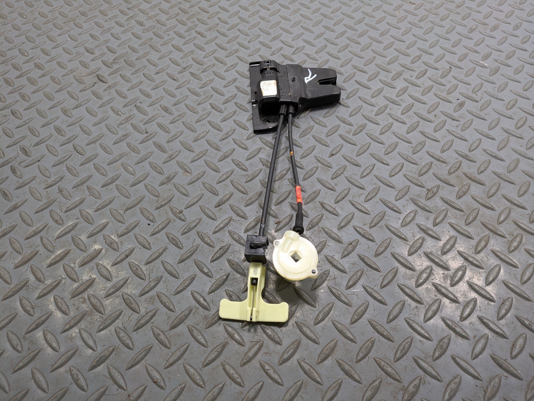 00 - 05 CADILLAC DEVILLE OEM LID LATCH REAR TRUNK LIFTGATE LOCK RELEASE ACTUATOR