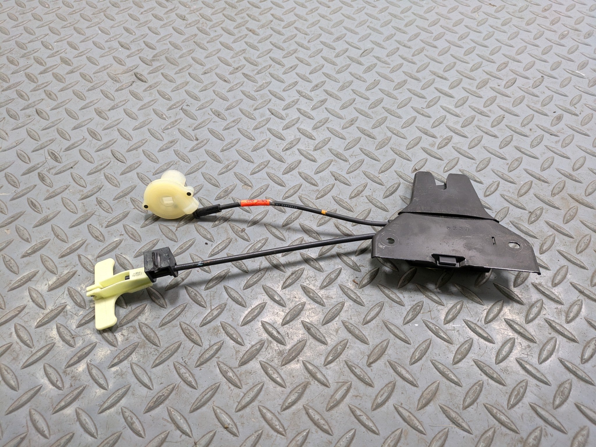 00 - 05 CADILLAC DEVILLE OEM LID LATCH REAR TRUNK LIFTGATE LOCK RELEASE ACTUATOR