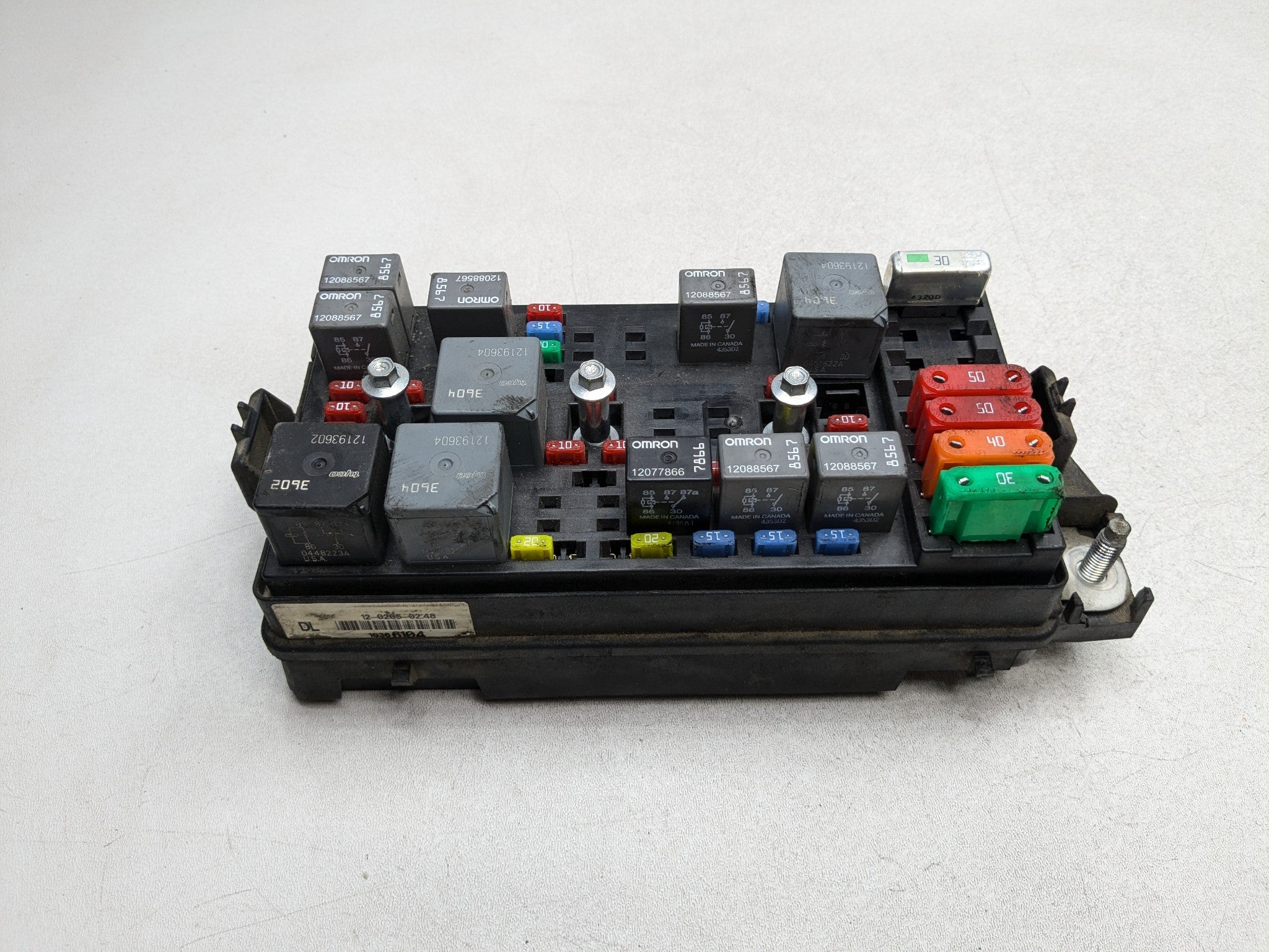 00 - 05 CADILLAC DEVILLE OEM POWER DISTRIBUTION RELAY JUNCTION ENGINE FUSE BOX