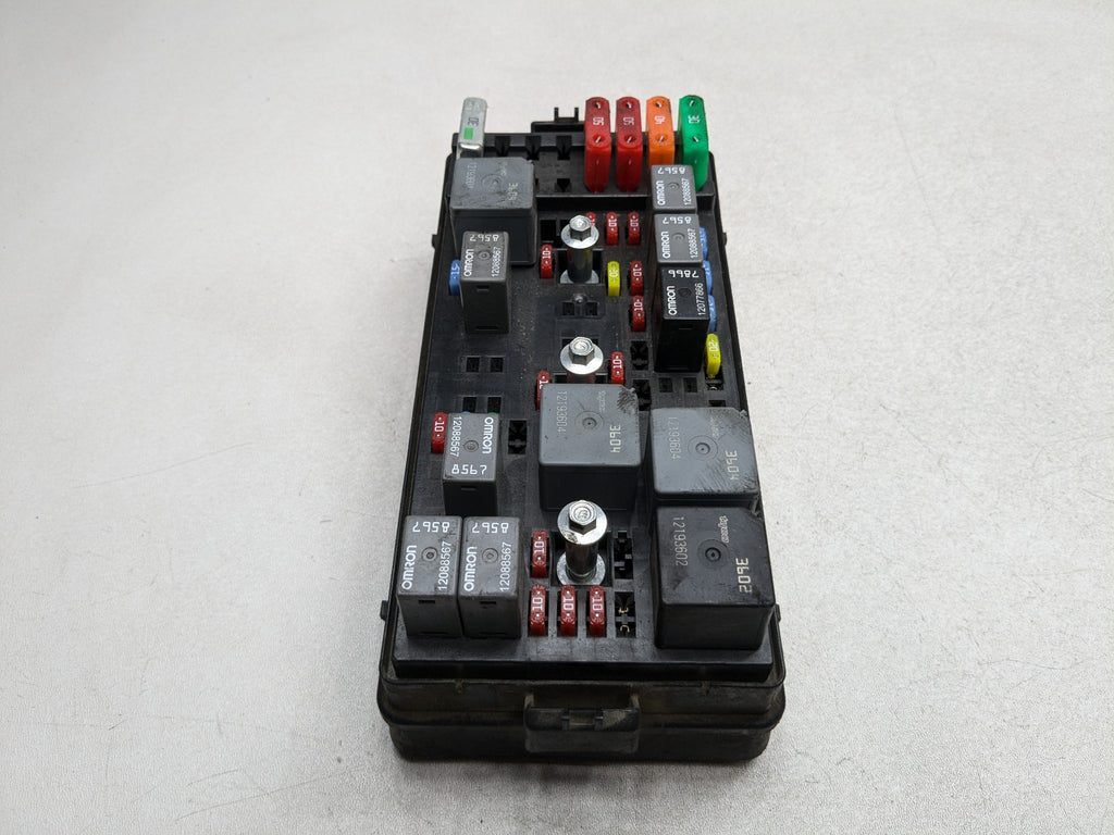00 - 05 CADILLAC DEVILLE OEM POWER DISTRIBUTION RELAY JUNCTION ENGINE FUSE BOX