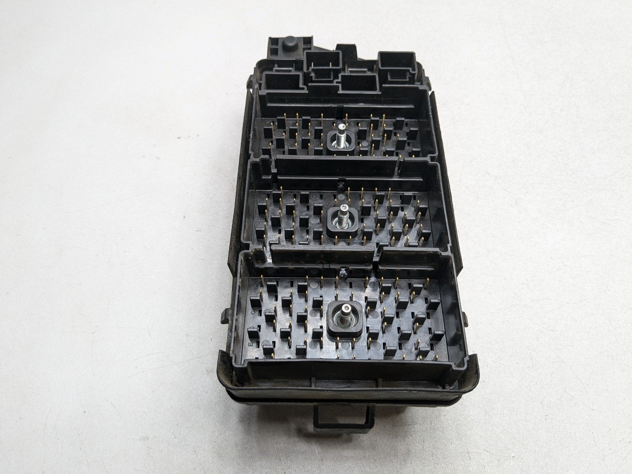 00 - 05 CADILLAC DEVILLE OEM POWER DISTRIBUTION RELAY JUNCTION ENGINE FUSE BOX