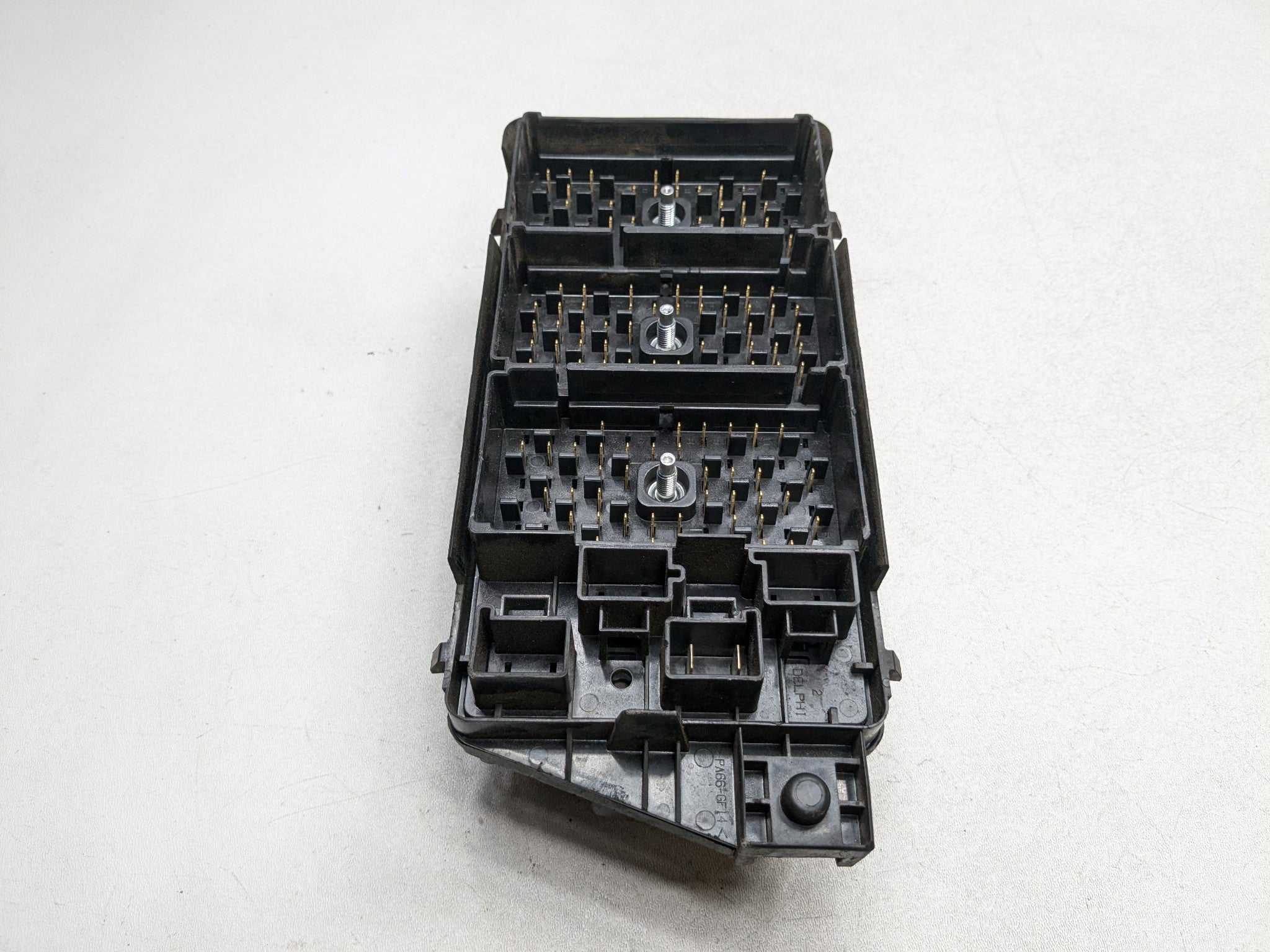 00 - 05 CADILLAC DEVILLE OEM POWER DISTRIBUTION RELAY JUNCTION ENGINE FUSE BOX