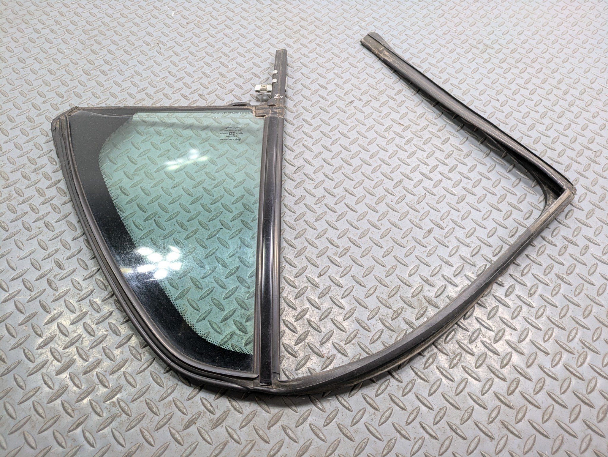 2000 - 2005 CADILLAC DEVILLE OEM QUARTER VENT GLASS WINDOW REAR LEFT DRIVER SIDE