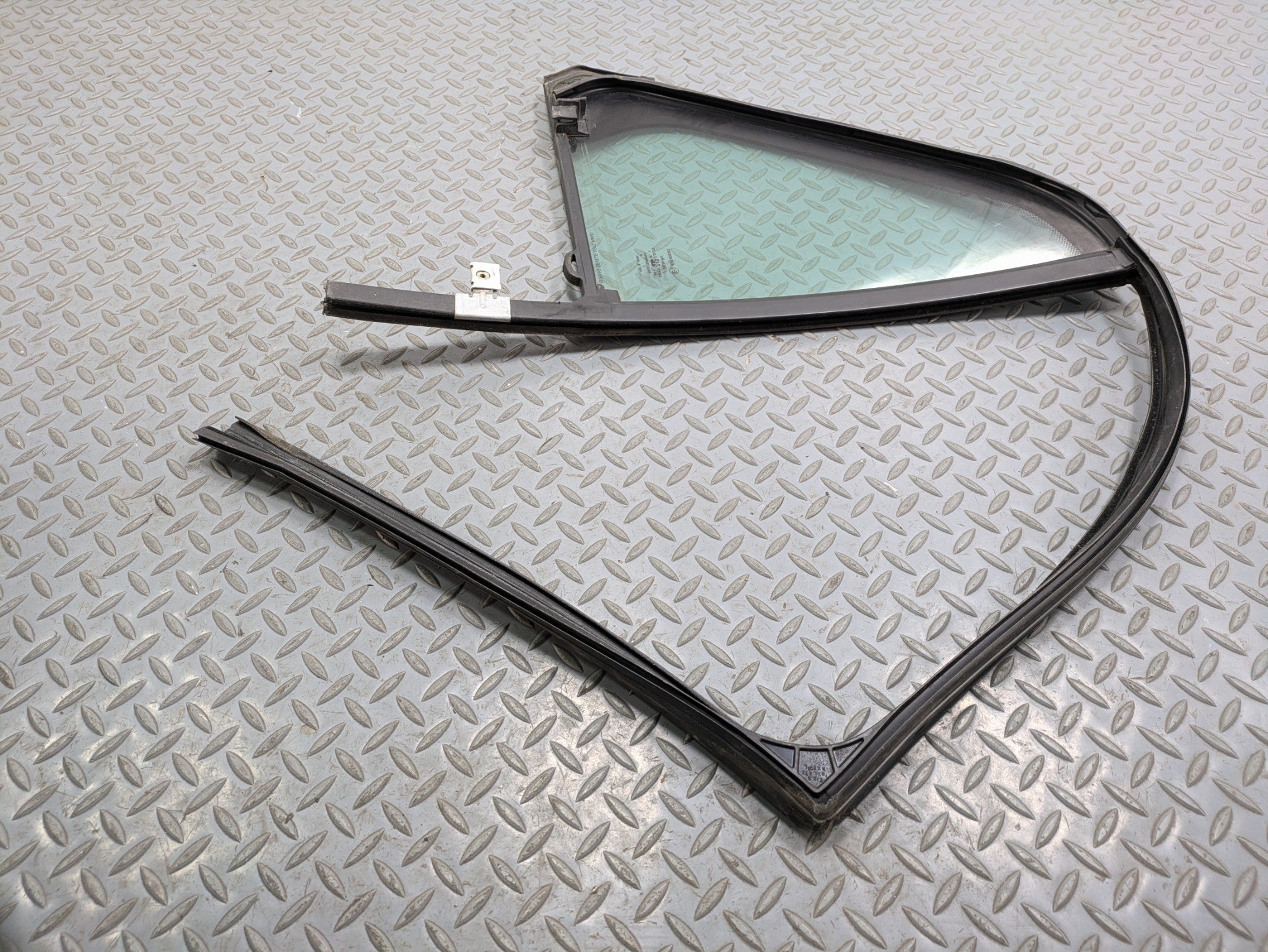 2000 - 2005 CADILLAC DEVILLE OEM QUARTER VENT GLASS WINDOW REAR LEFT DRIVER SIDE