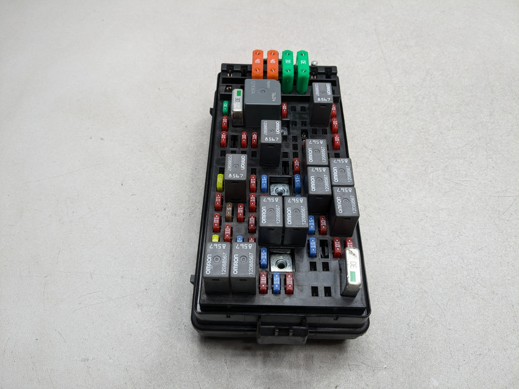 00 - 05 CADILLAC DEVILLE OEM POWER DISTRIBUTION RELAY JUNCTION CABIN FUSE BOX