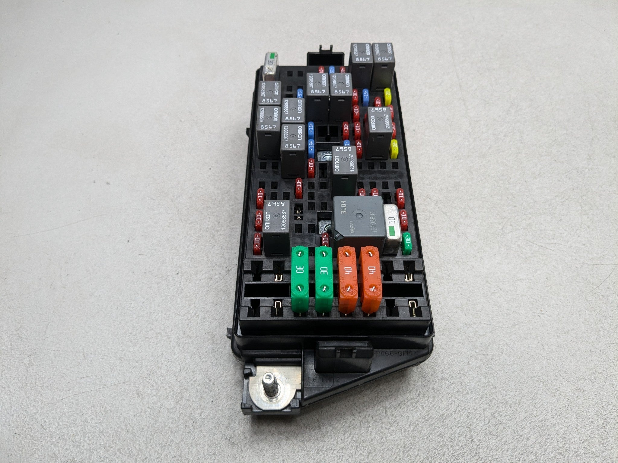 00 - 05 CADILLAC DEVILLE OEM POWER DISTRIBUTION RELAY JUNCTION CABIN FUSE BOX