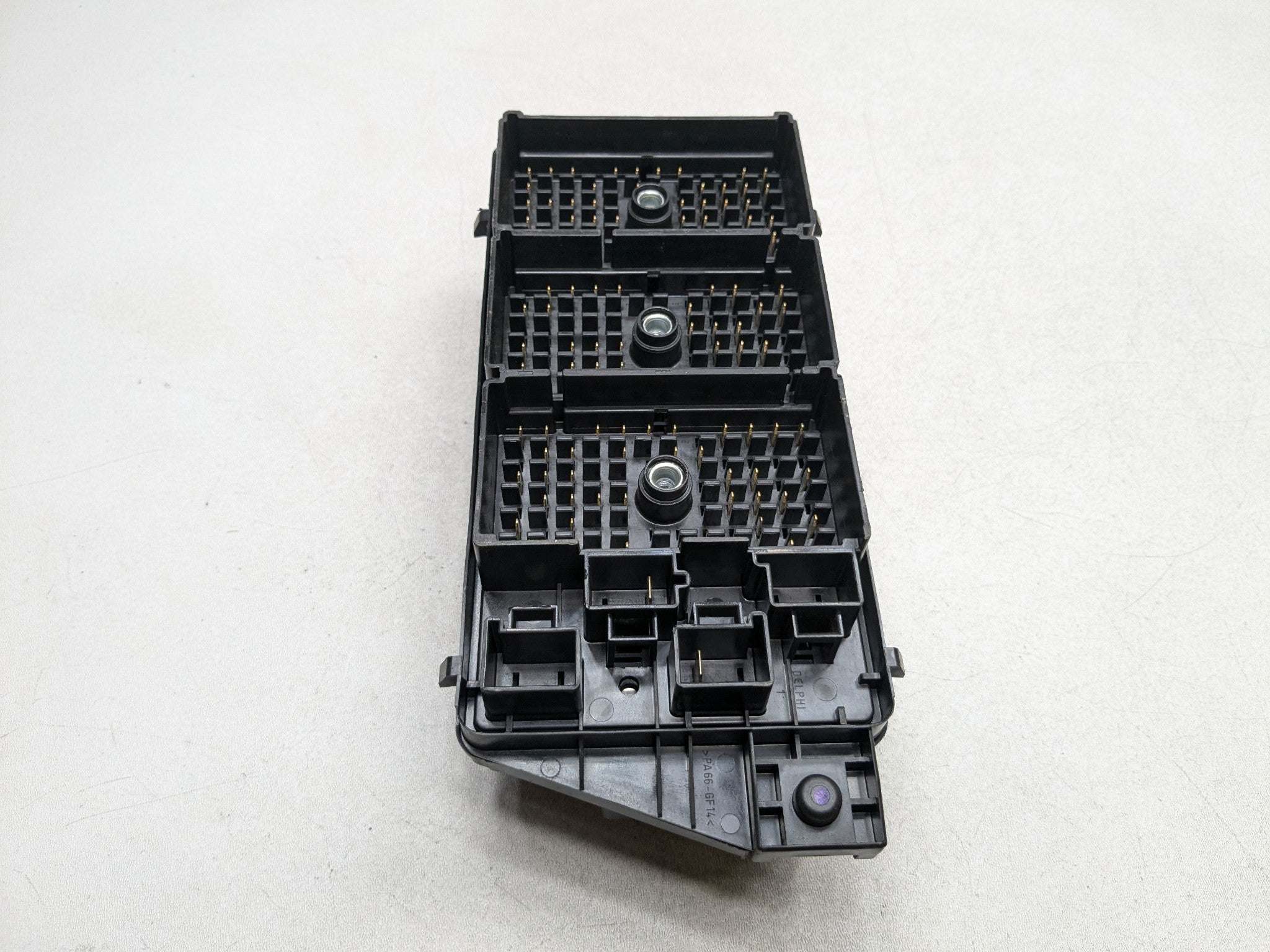 00 - 05 CADILLAC DEVILLE OEM POWER DISTRIBUTION RELAY JUNCTION CABIN FUSE BOX