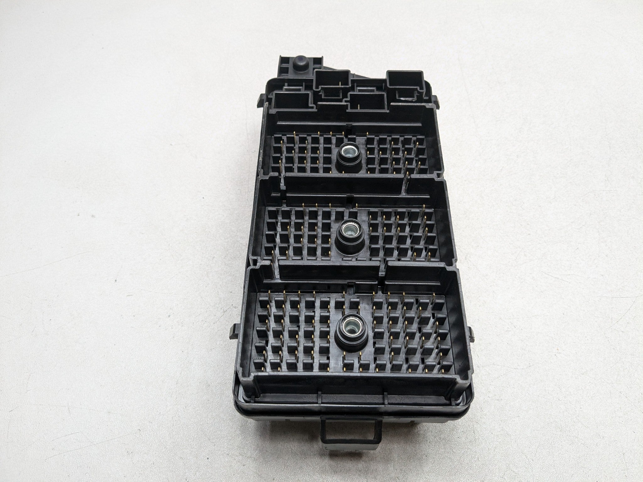 00 - 05 CADILLAC DEVILLE OEM POWER DISTRIBUTION RELAY JUNCTION CABIN FUSE BOX