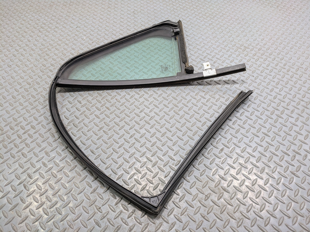 00 - 05 CADILLAC DEVILLE OEM QUARTER VENT GLASS WINDOW REAR RIGHT PASSENGER SIDE