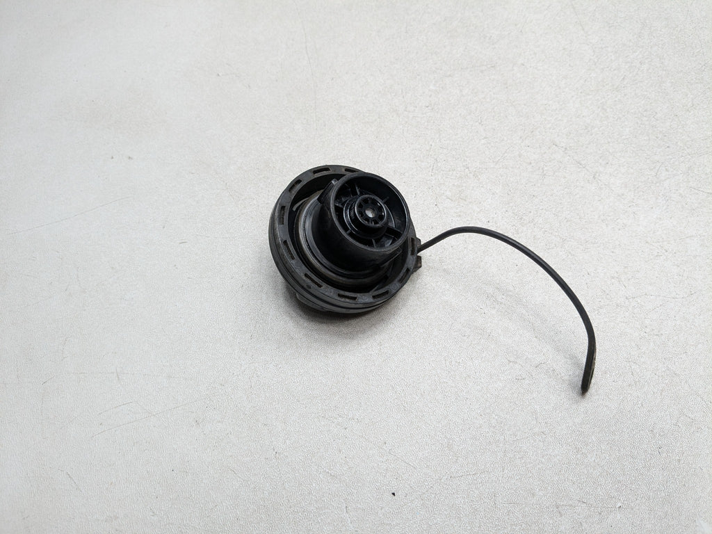 2000 - 2005 CADILLAC DEVILLE OEM FUEL GAS FILLER DOOR LID CAP COVER BLACK