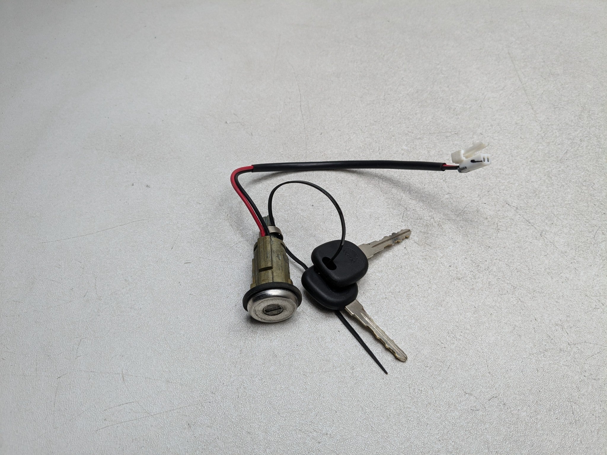 2000 - 2005 CADILLAC DEVILLE OEM IGNITION LOCK CYLINDER WITH KEY