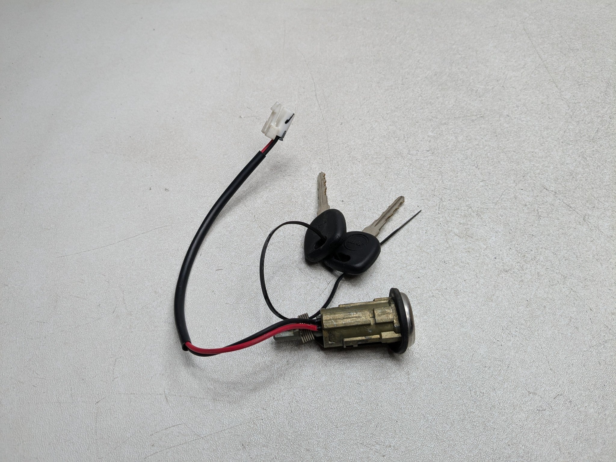 2000 - 2005 CADILLAC DEVILLE OEM IGNITION LOCK CYLINDER WITH KEY
