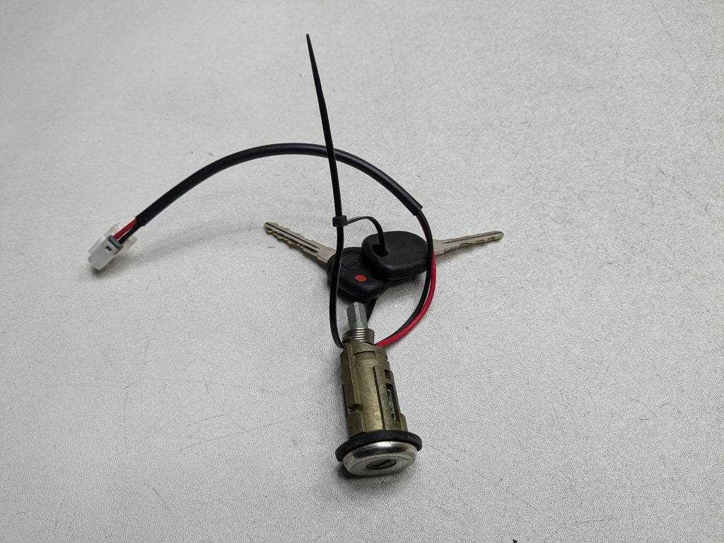 2000 - 2005 CADILLAC DEVILLE OEM IGNITION LOCK CYLINDER WITH KEY