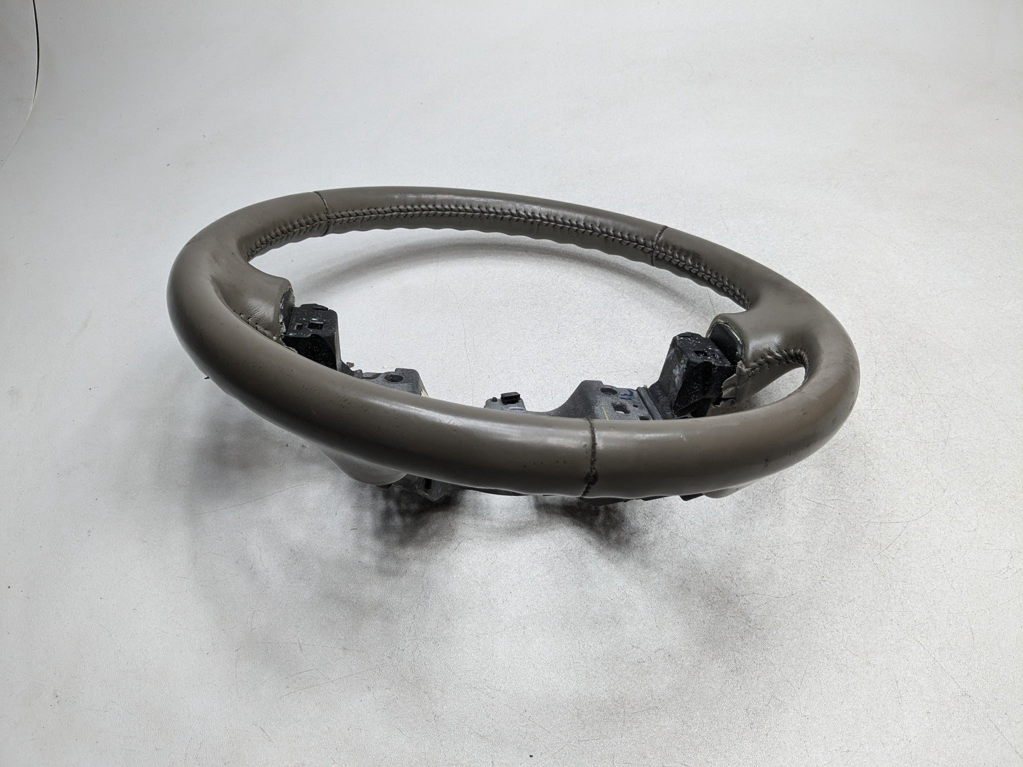 2000 - 2005 CADILLAC DEVILLE OEM STEERING WHEEL FRONT LEFT DRIVER SIDE LEATHER