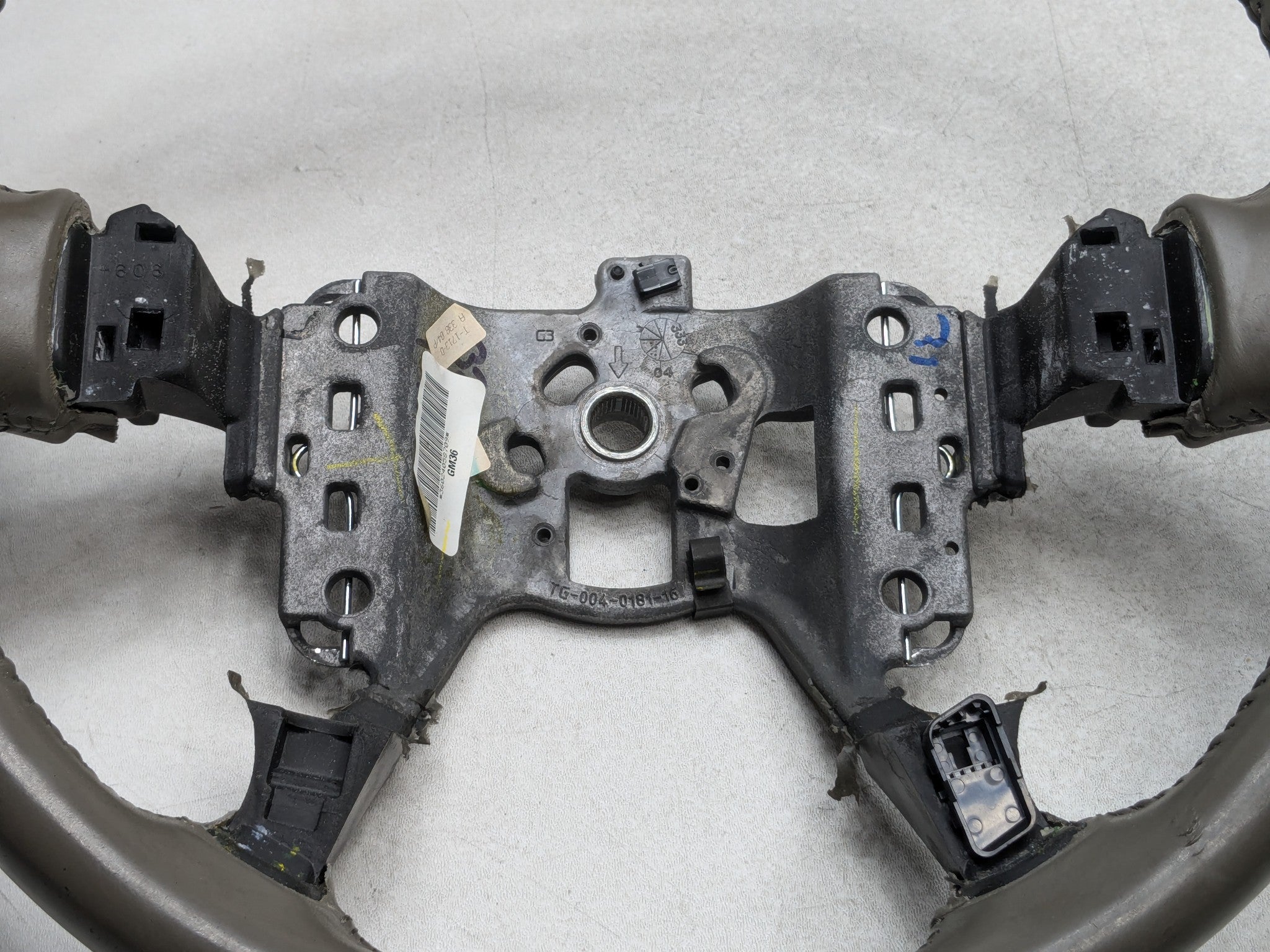 2000 - 2005 CADILLAC DEVILLE OEM STEERING WHEEL FRONT LEFT DRIVER SIDE LEATHER