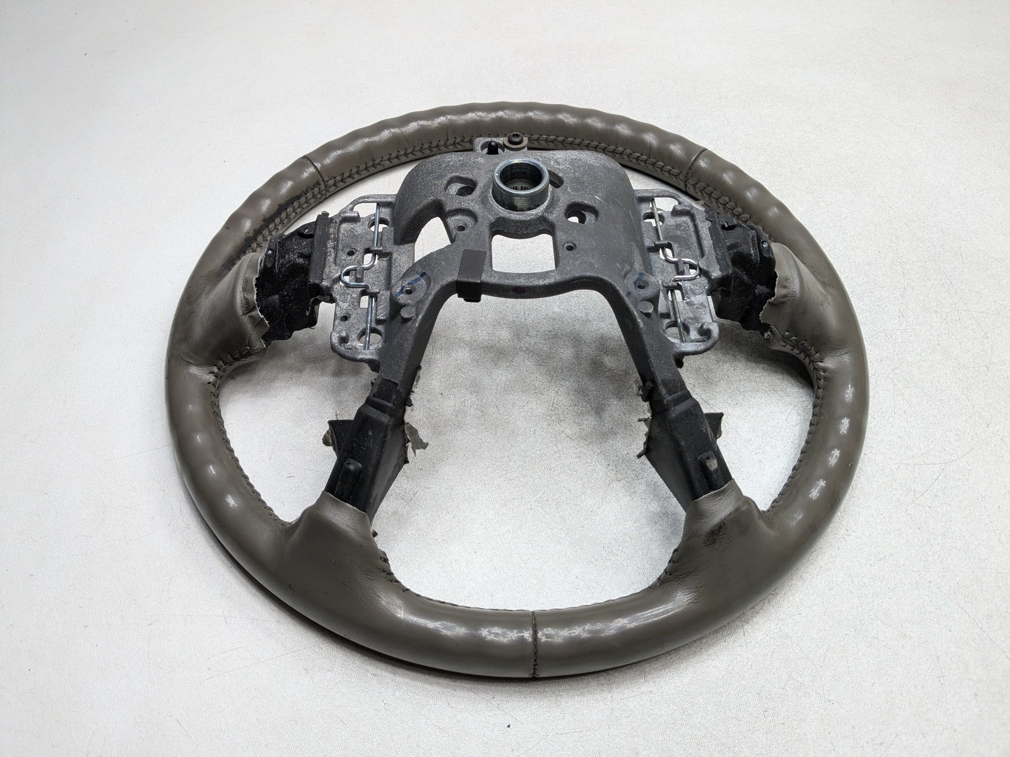 2000 - 2005 CADILLAC DEVILLE OEM STEERING WHEEL FRONT LEFT DRIVER SIDE LEATHER