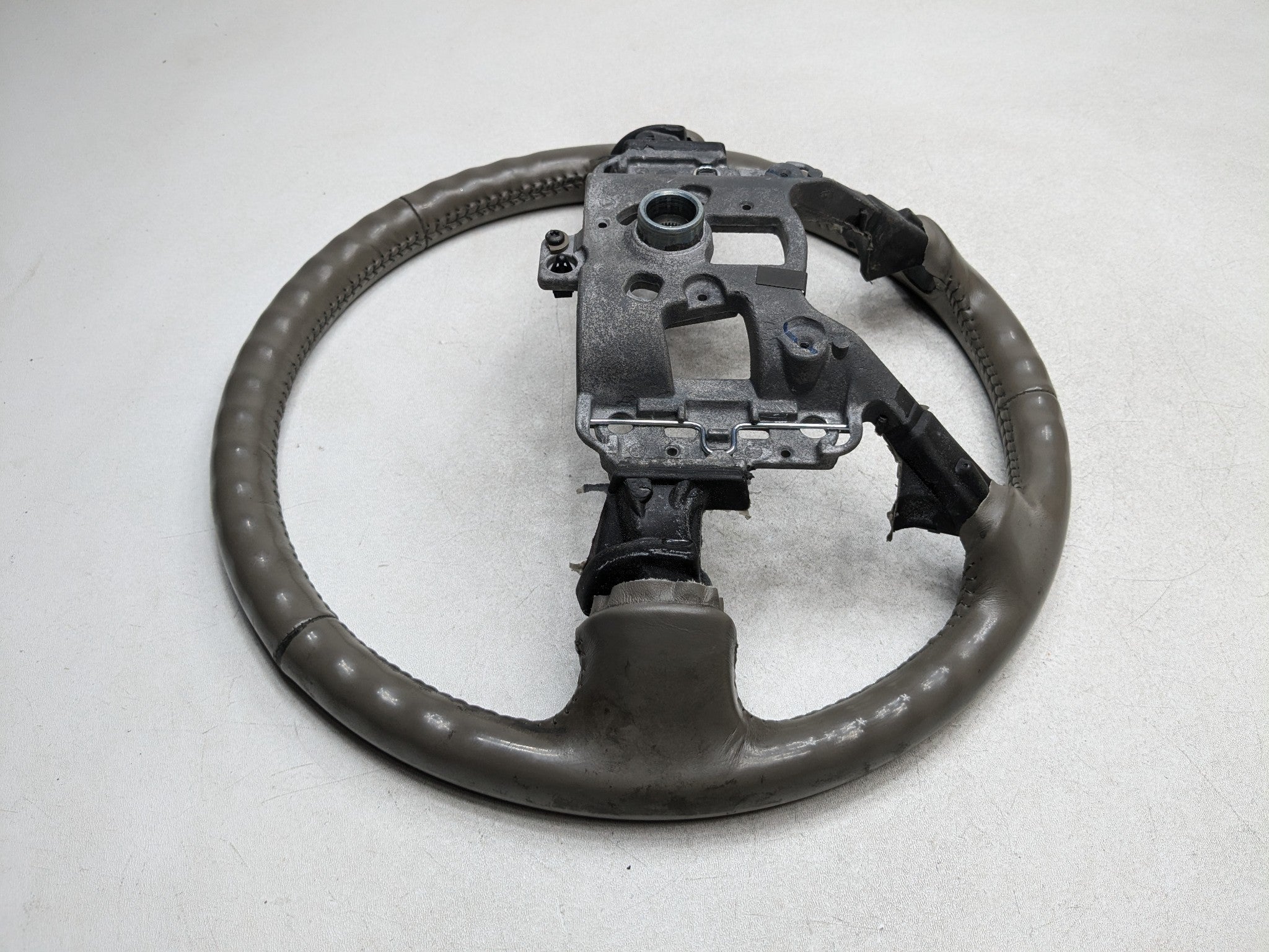 2000 - 2005 CADILLAC DEVILLE OEM STEERING WHEEL FRONT LEFT DRIVER SIDE LEATHER