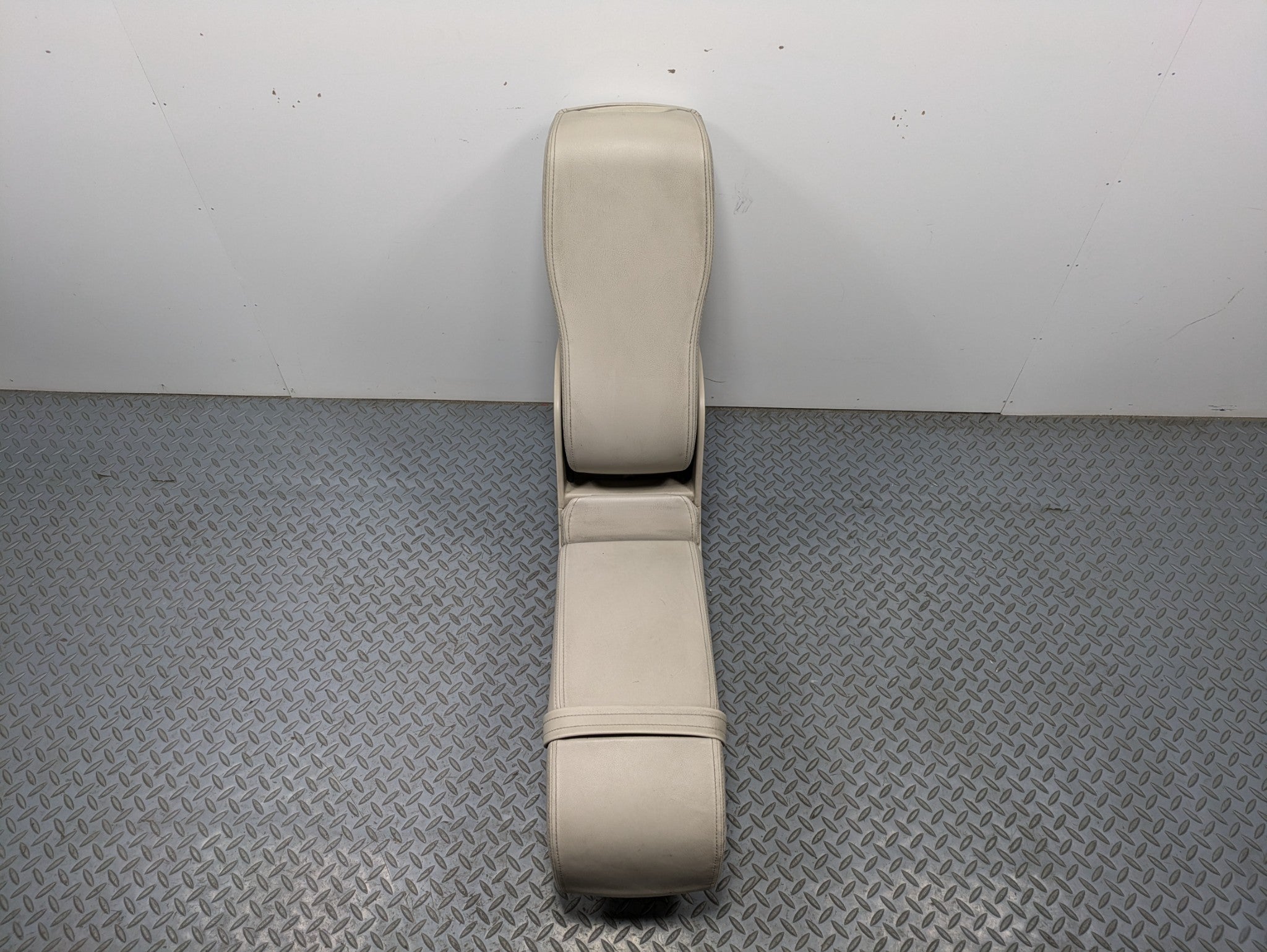 00 - 05 CADILLAC DEVILLE OEM ARMREST CENTER CONSOLE STORAGE COMPARTMENT FRONT