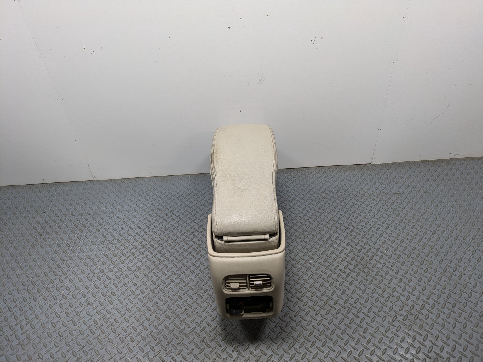 00 - 05 CADILLAC DEVILLE OEM ARMREST CENTER CONSOLE STORAGE COMPARTMENT FRONT