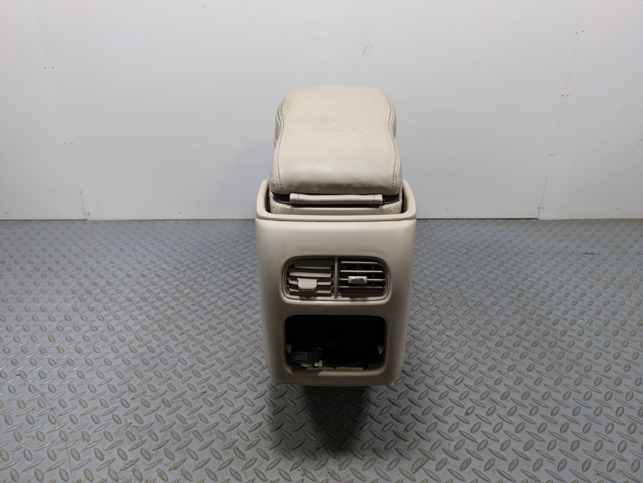 00 - 05 CADILLAC DEVILLE OEM ARMREST CENTER CONSOLE STORAGE COMPARTMENT FRONT