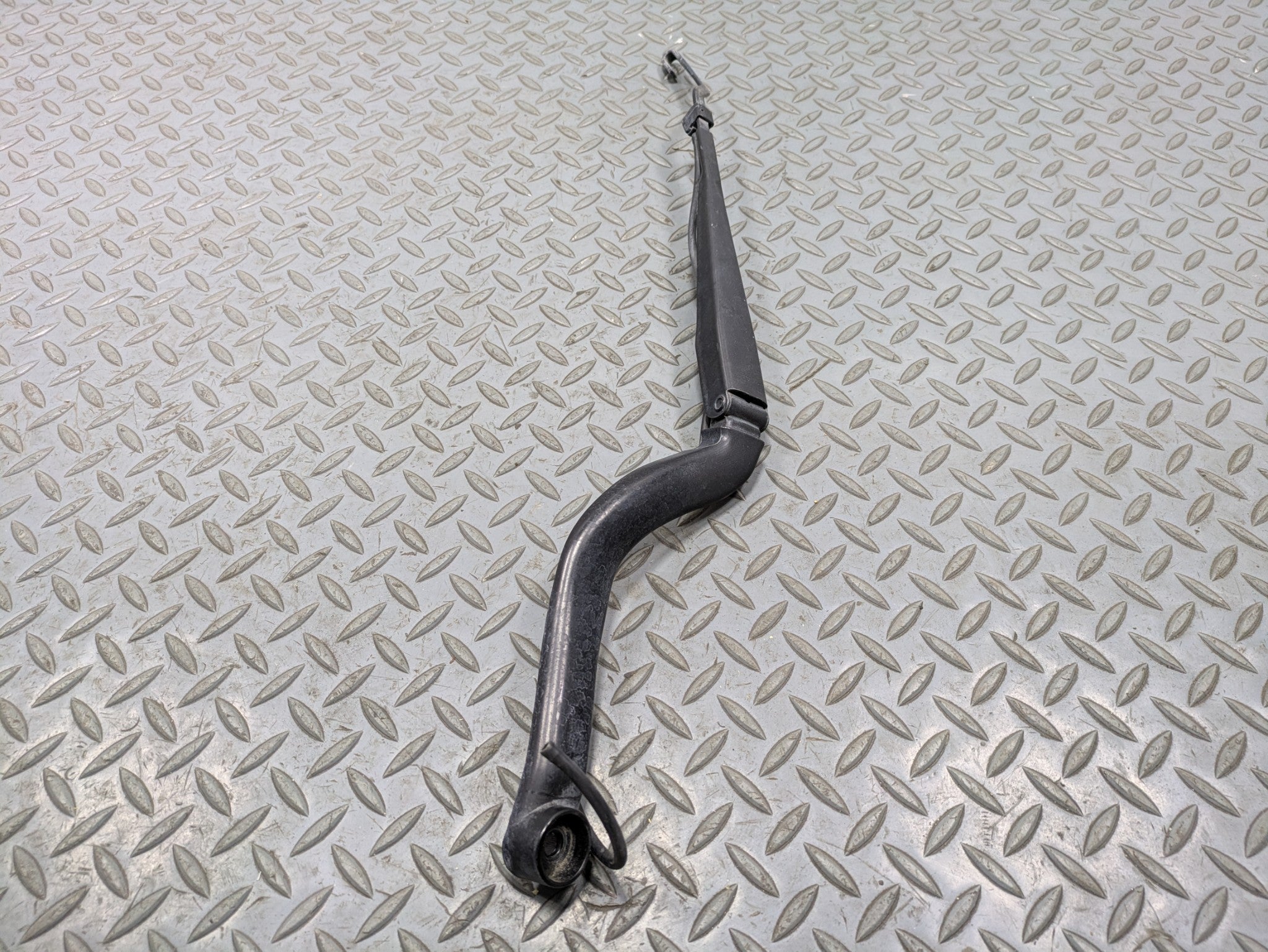 2000 - 2005 CADILLAC DEVILLE OEM WINDSHIELD WIPER ARM FRONT LEFT DRIVER SIDE