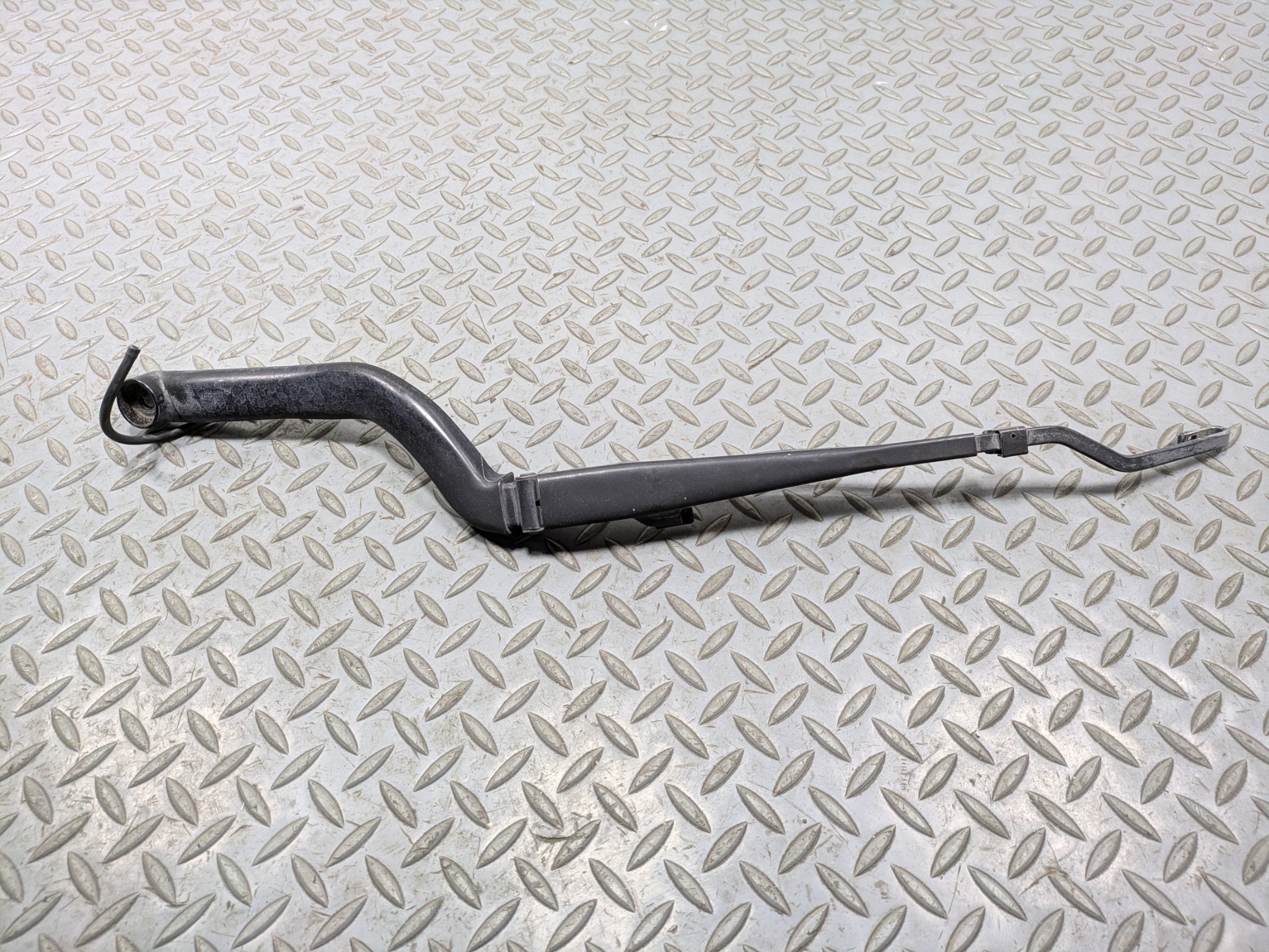 2000 - 2005 CADILLAC DEVILLE OEM WINDSHIELD WIPER ARM FRONT LEFT DRIVER SIDE