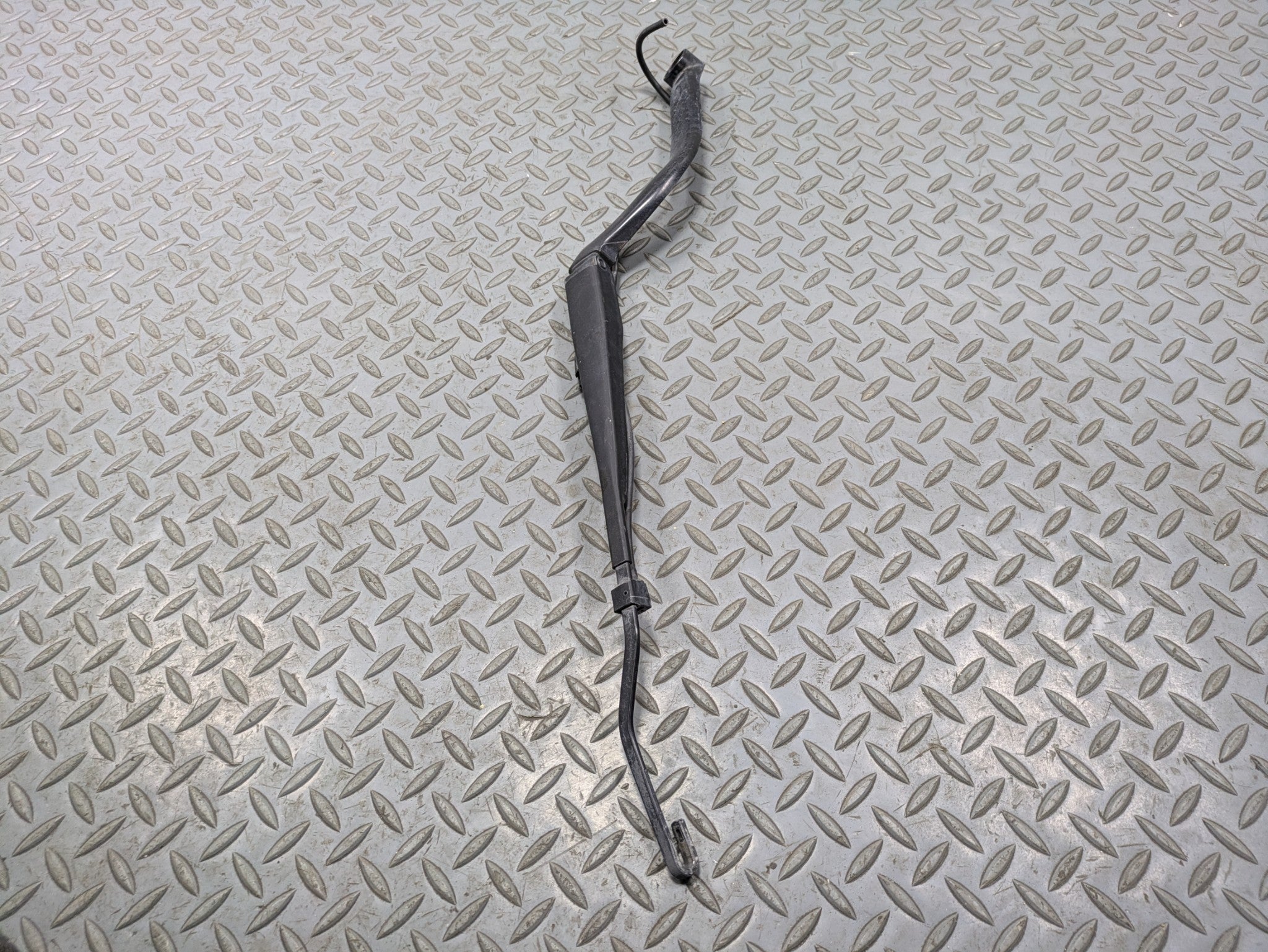 2000 - 2005 CADILLAC DEVILLE OEM WINDSHIELD WIPER ARM FRONT LEFT DRIVER SIDE
